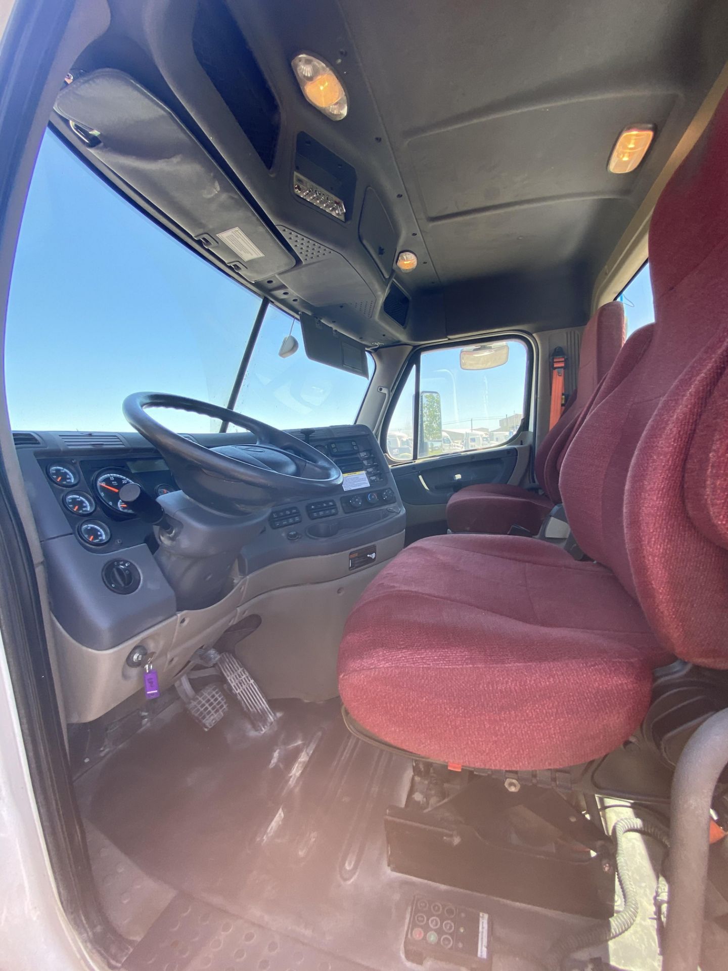 2015 Freightliner CA113DC - Image 17 of 19