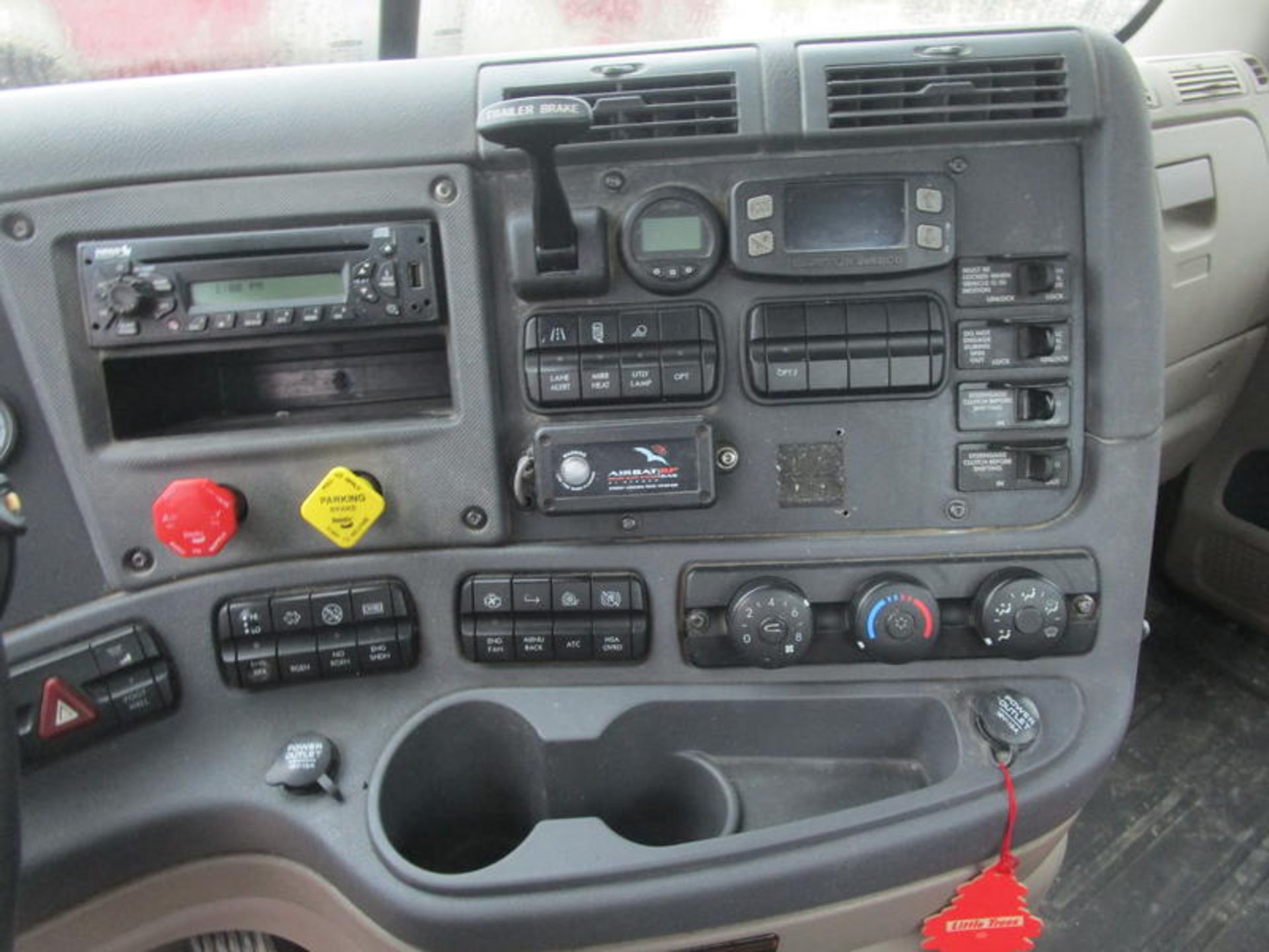 2015 Freightliner CA113DC - Image 13 of 34