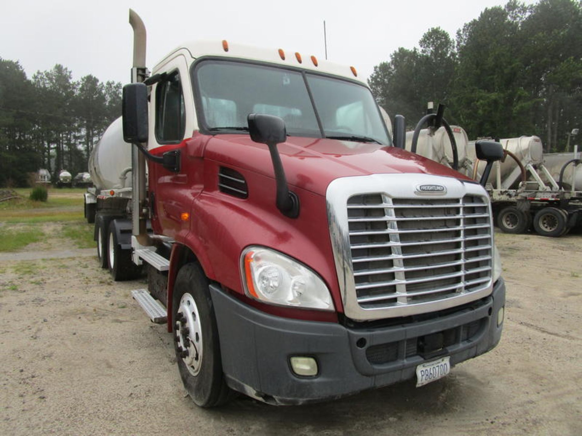 2015 Freightliner CA113DC - Image 3 of 34