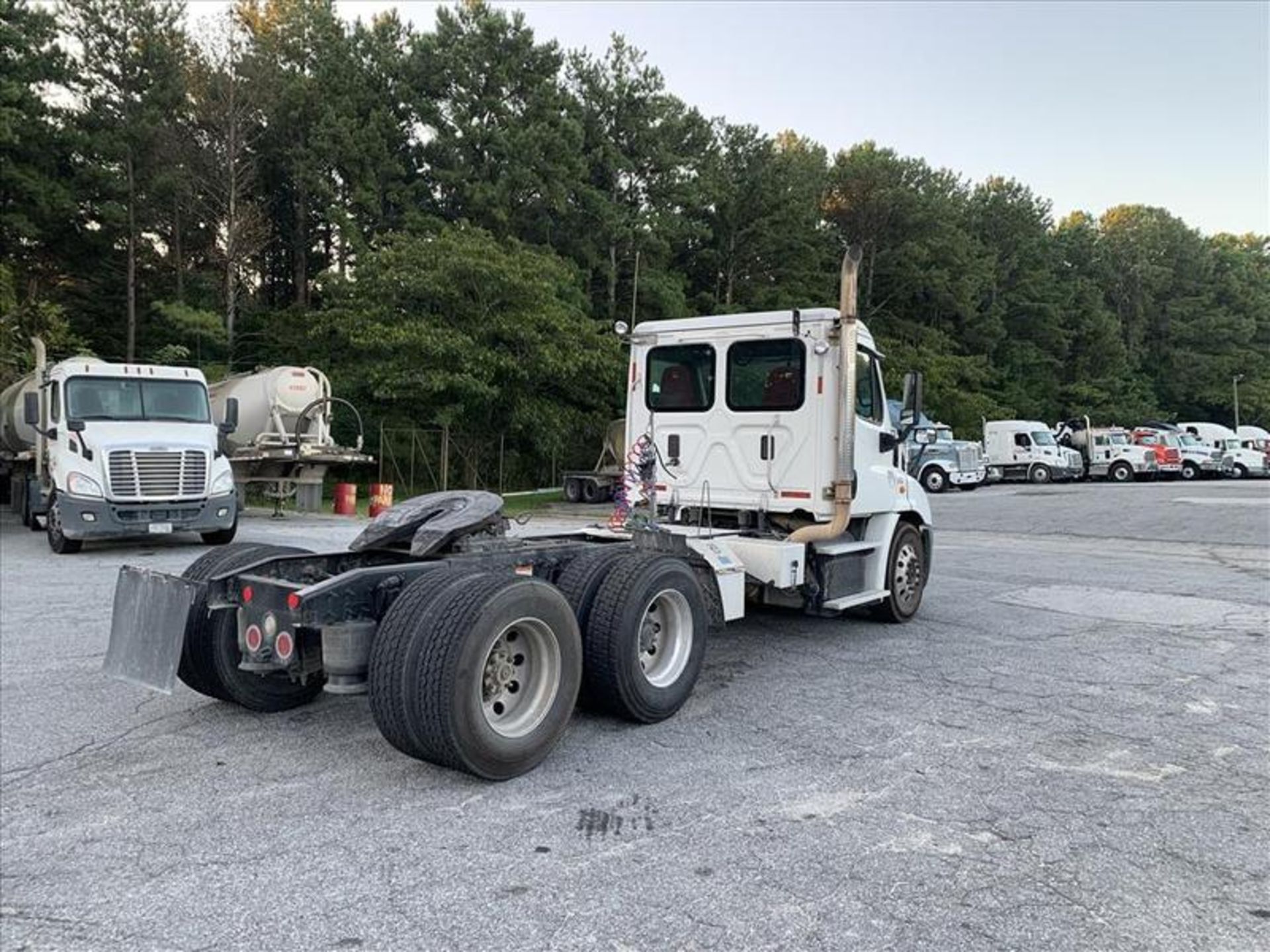 2015 Freightliner CA113DC - Image 33 of 35