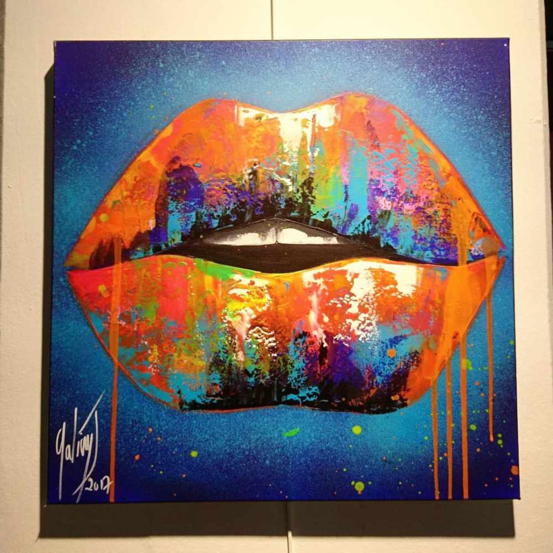 Julie Galiay - Blue Lips IIJulie Galiay - Blue Lips IIAcrylique, aérosol et Posca sur toileSignée - Bild 2 aus 2