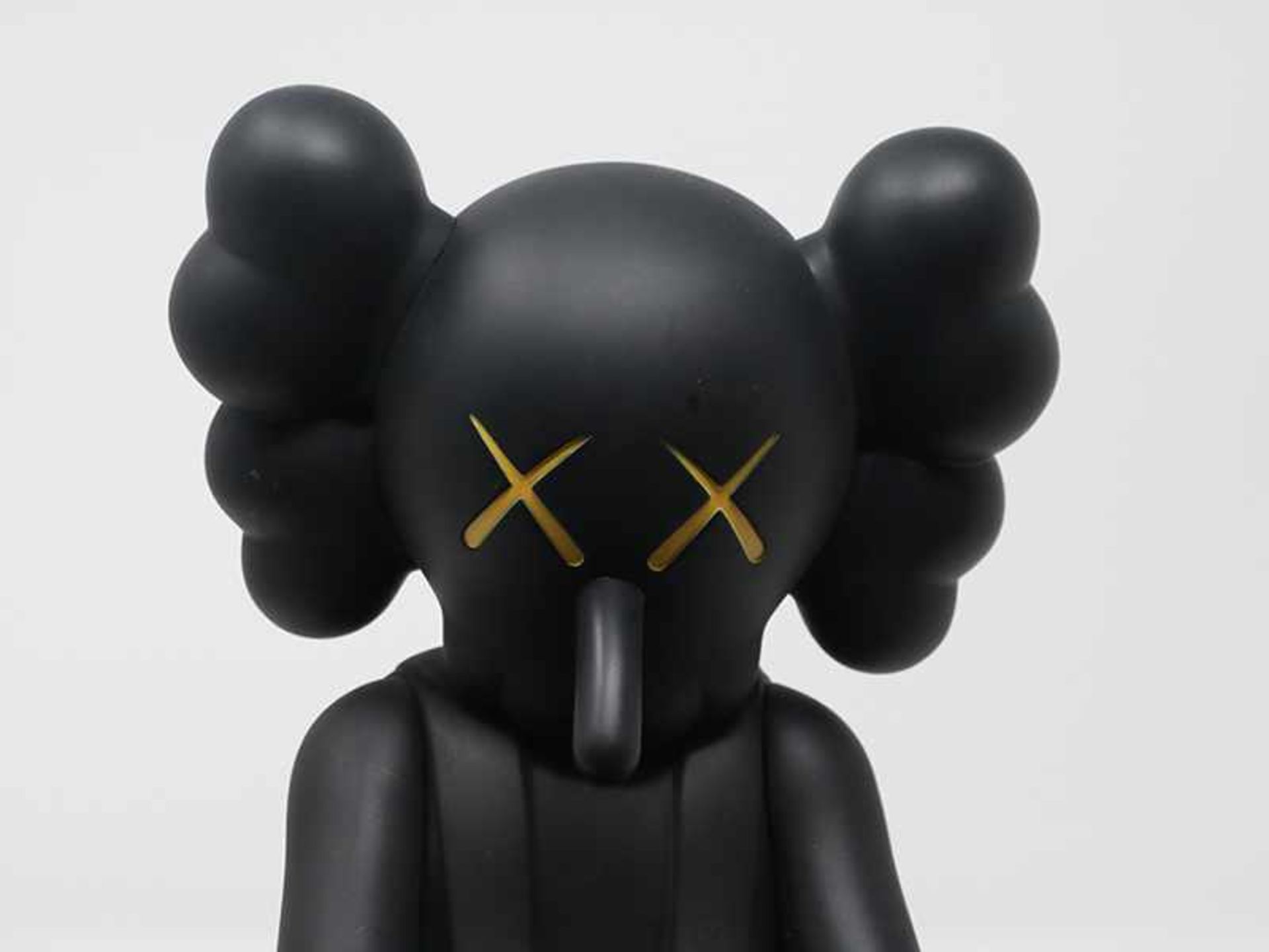 Kaws - Small Lie (Black)Kaws - Small Lie (Black)Art Toy en vinyleEdition limitée, non