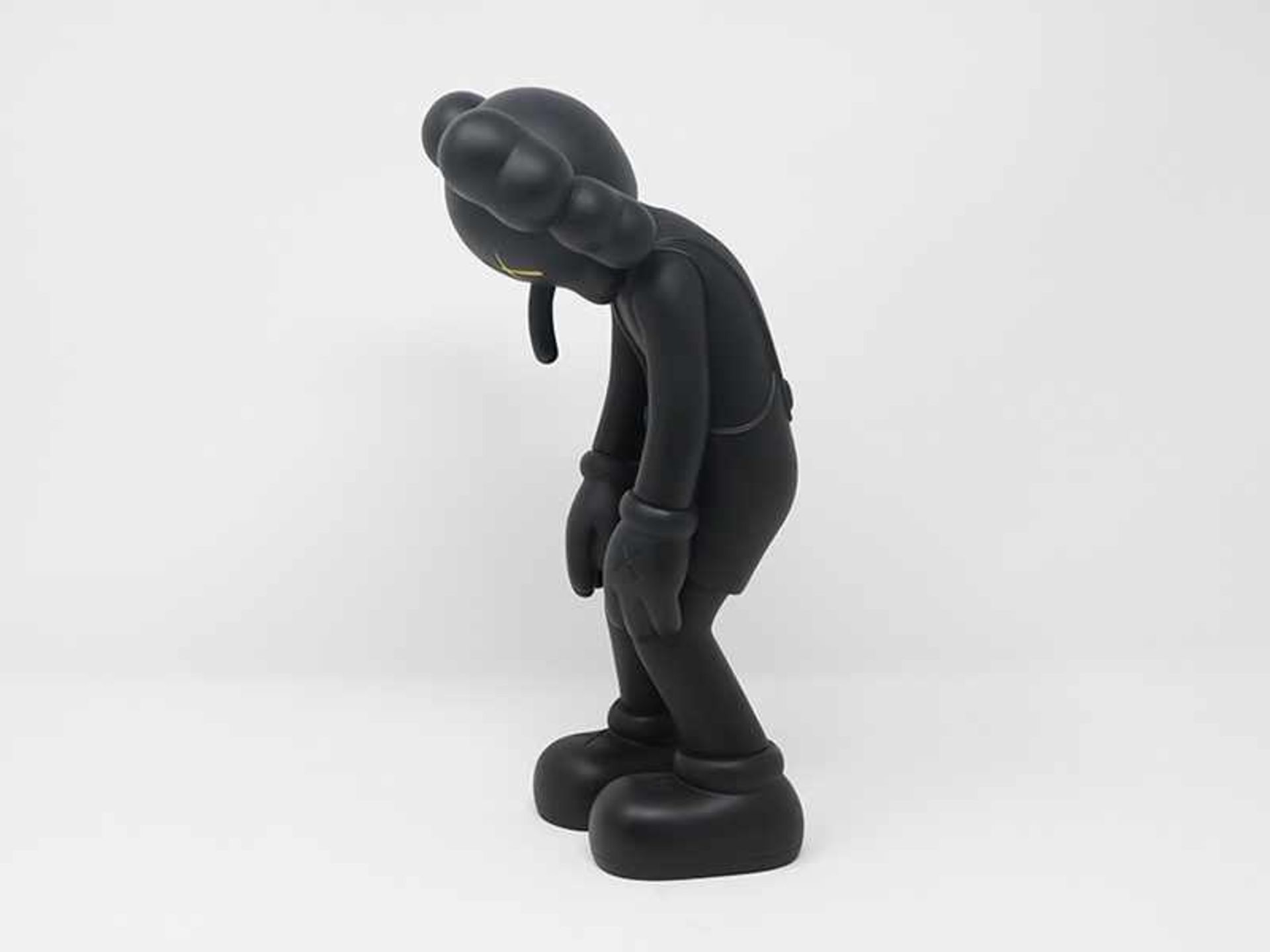 Kaws - Small Lie (Black)Kaws - Small Lie (Black)Art Toy en vinyleEdition limitée, non - Bild 3 aus 4