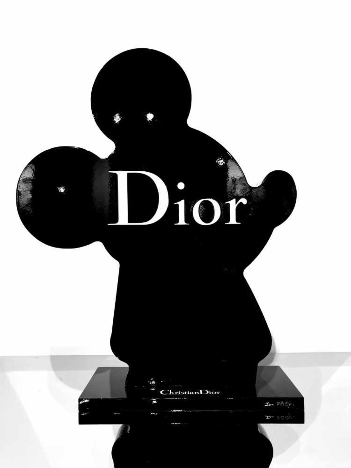 Ian Philip - MKB Black DiorIan Philip - MKB Black DiorSculpture en résine, 2019Signée à la main