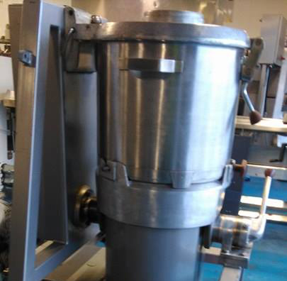 1 x Robot Coupe vertical cutter mixer. 2 speed machine. Very high throughput. Complete with all s/ - Image 3 of 3