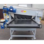 1 x Tong Peal portable roll lift grader / sizer for various vegetable products. Variable speed. With