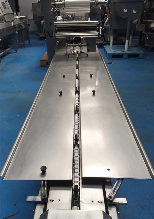 1 x Mono all s/s flowrapper previously working on baguettes. With infeed and outfeed conveyors. - Image 4 of 5