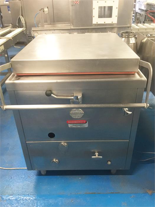 1 x All s/s gas fired Bastra bratt pan. Internal pan size 600mm x 800mm x 400mm depth. Lift out £75.