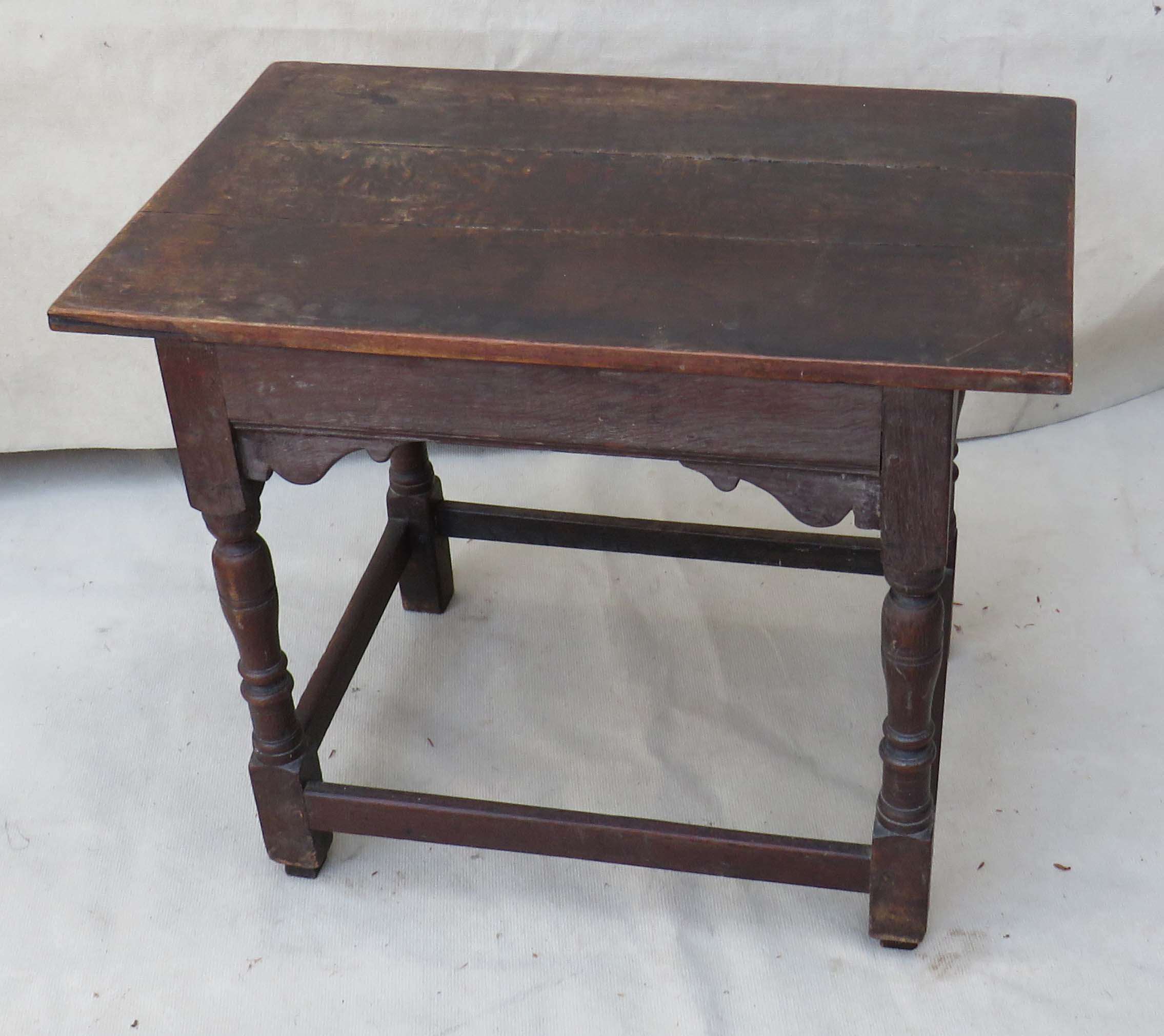 A 17th Century oak side table - Image 3 of 6