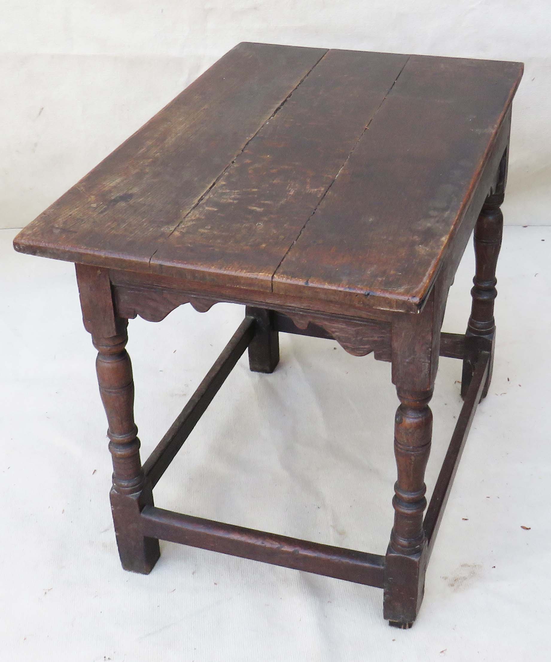 A 17th Century oak side table - Image 4 of 6