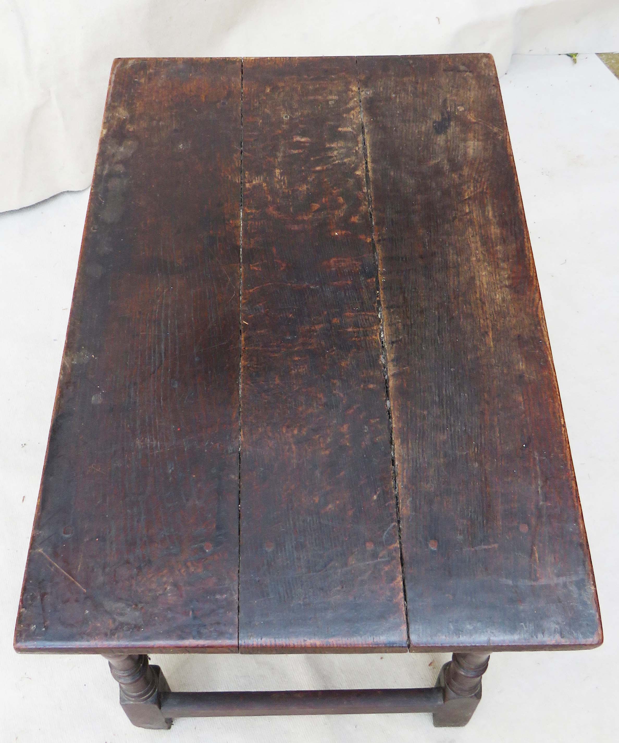 A 17th Century oak side table - Image 5 of 6
