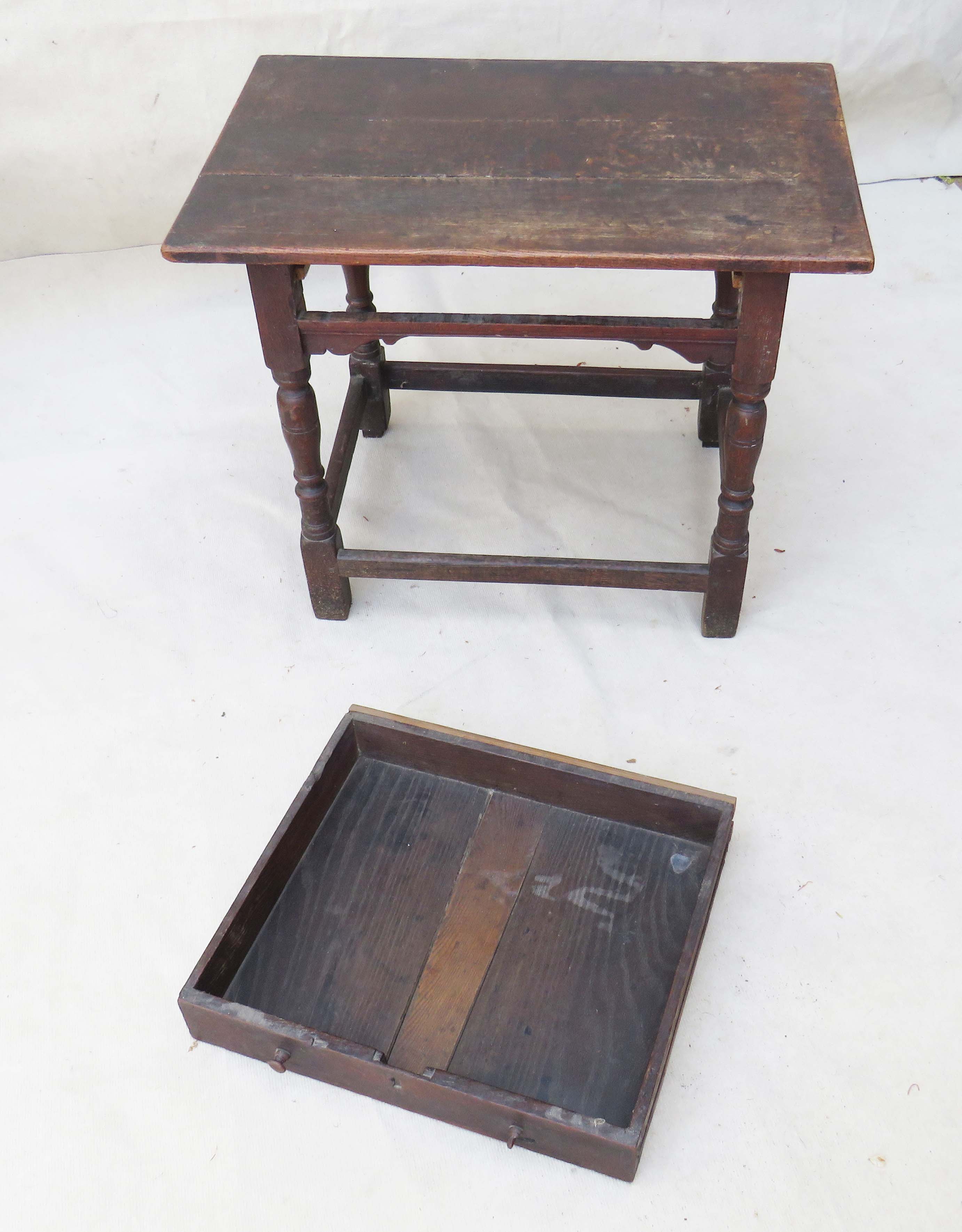 A 17th Century oak side table - Image 2 of 6