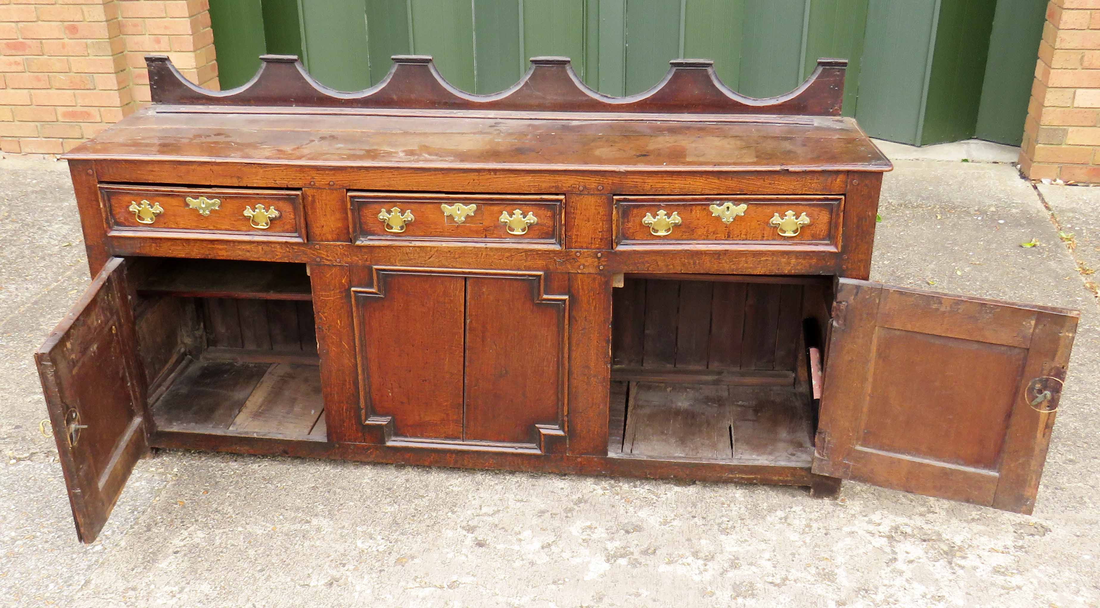 Early 18th Century Queen Anne Period Oak Dresser Base having shaped upstand to top over three frieze - Image 4 of 12