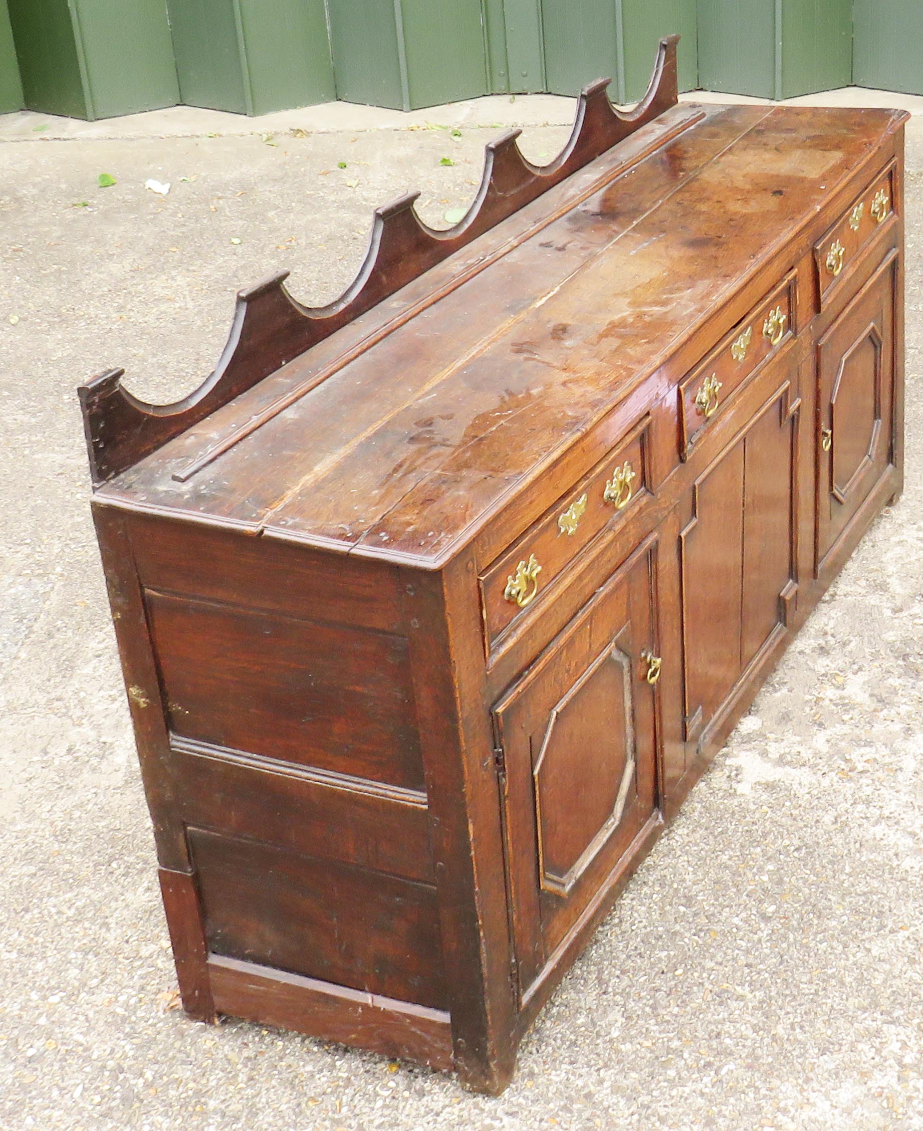 Early 18th Century Queen Anne Period Oak Dresser Base having shaped upstand to top over three frieze - Image 5 of 12