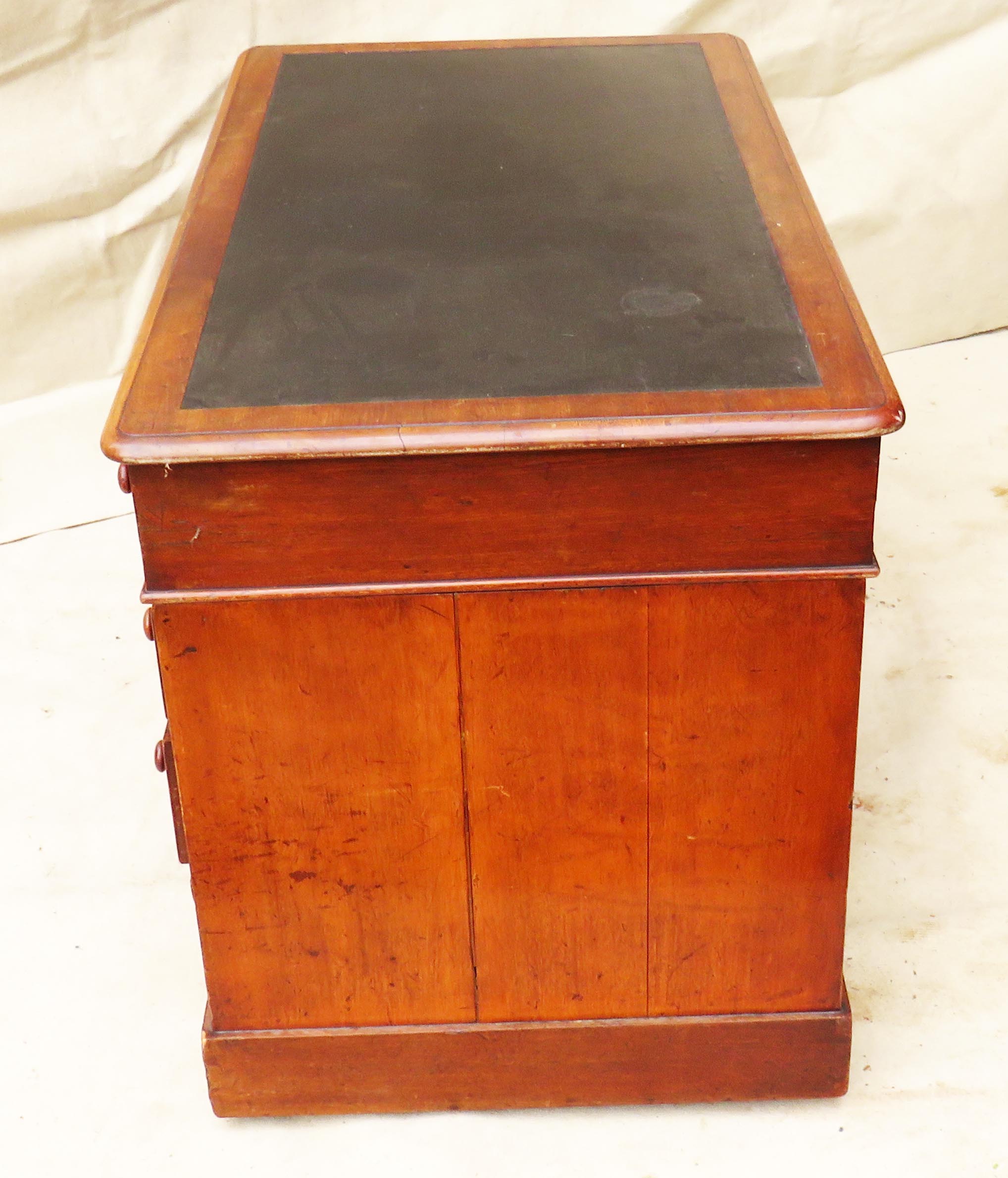 Mid 19th Century Mahogany Pedestal Desk of diminutive proportion having leather inset top over - Image 6 of 8