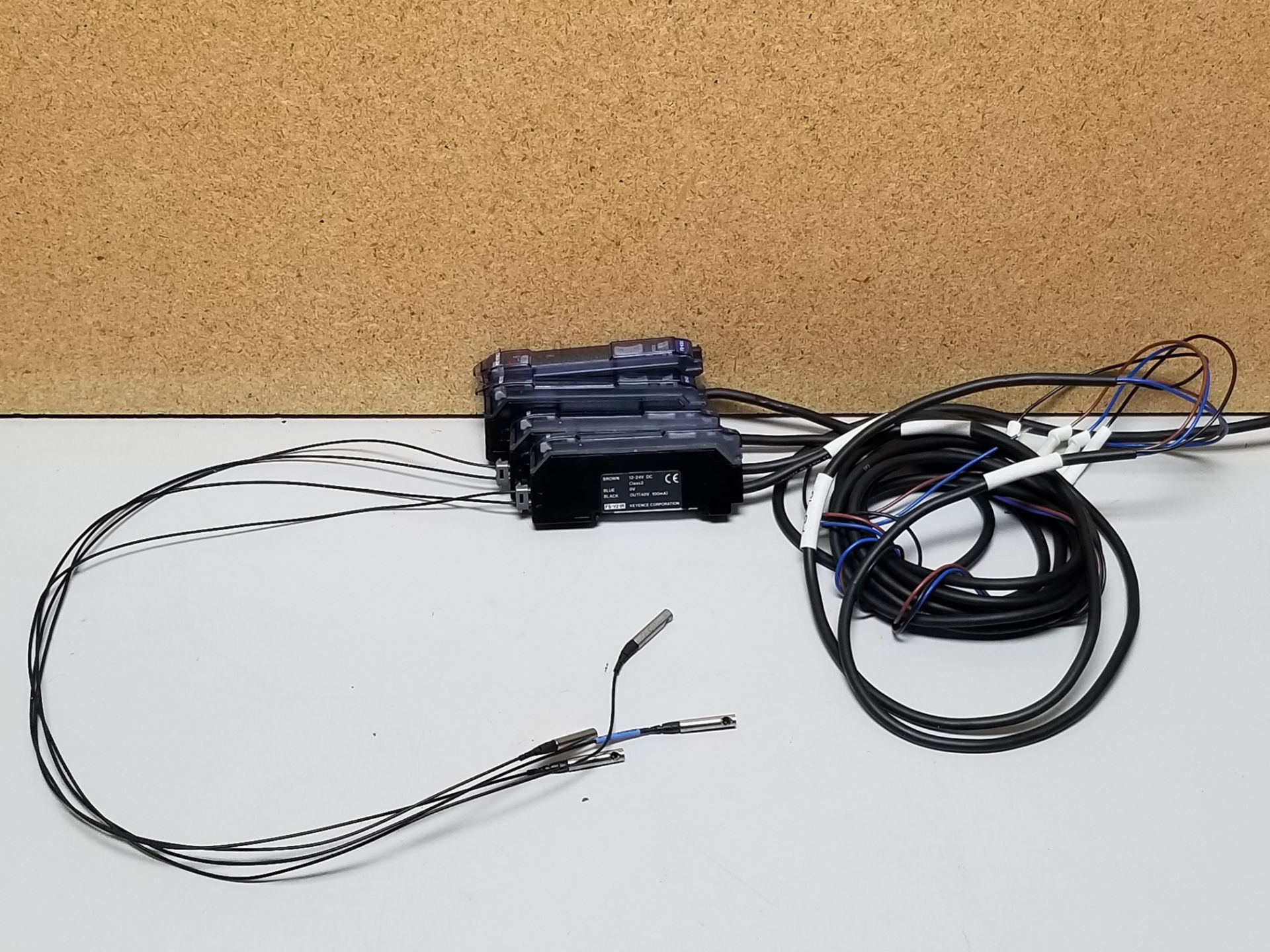 LOT OF KEYENCE FIBER OPTIC SENSORS AND AMPLIFIERS