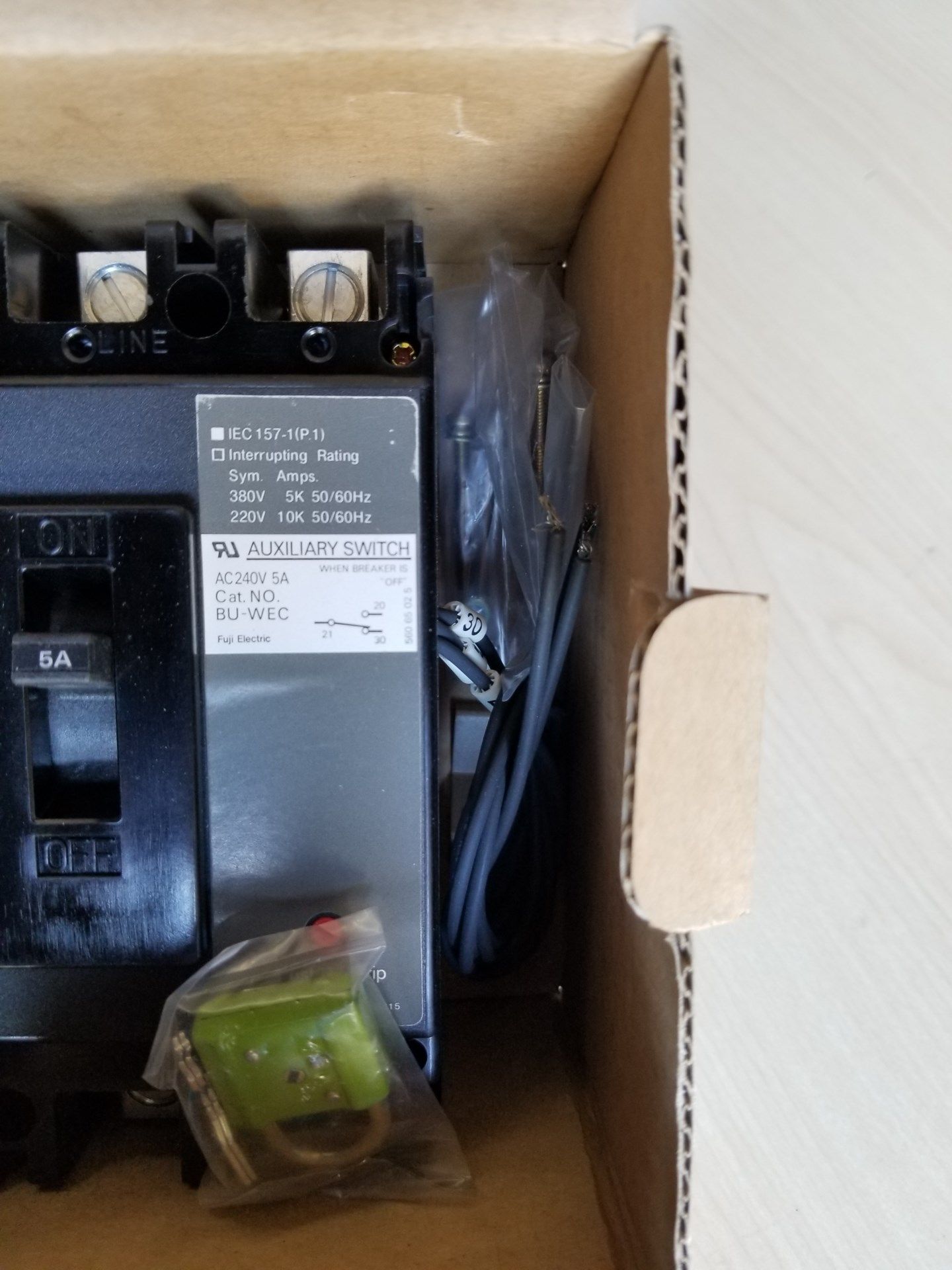 NEW FUJI BU-ECA3005 5A CIRCUIT BREAKER - Image 4 of 4