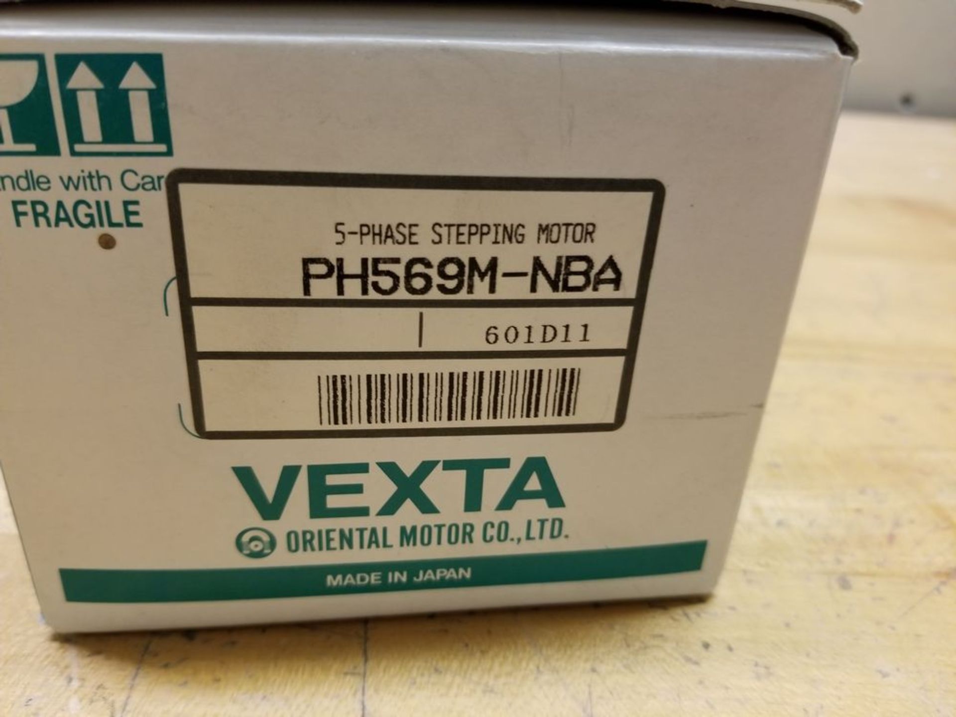 NEW VEXTA PH569M-NBA 5 PHASE STEPPING STEPPER MOTOR - Image 2 of 5