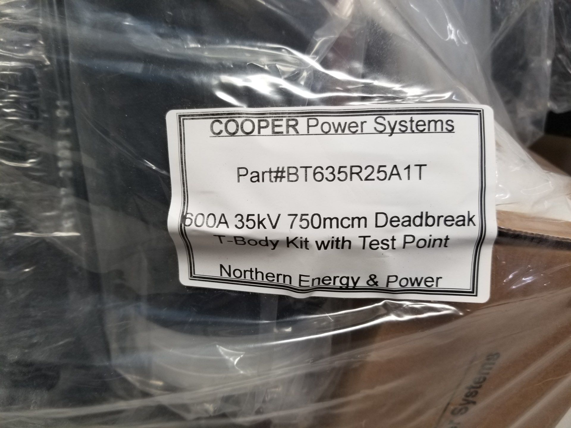NEW EATON/COOPER DEADBREAK ELECTRICAL T-BODY KIT WITH TEST POINT - Image 2 of 9