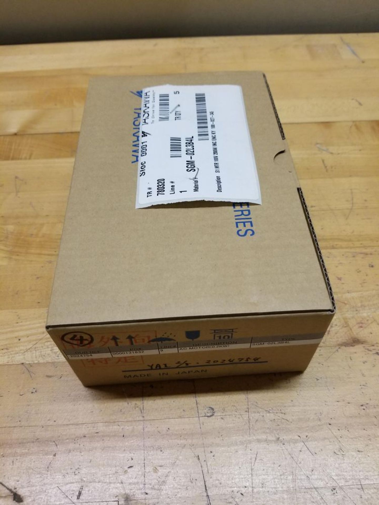 NEW YASKAWA SGM-02L3B4L AC SERVO MOTOR