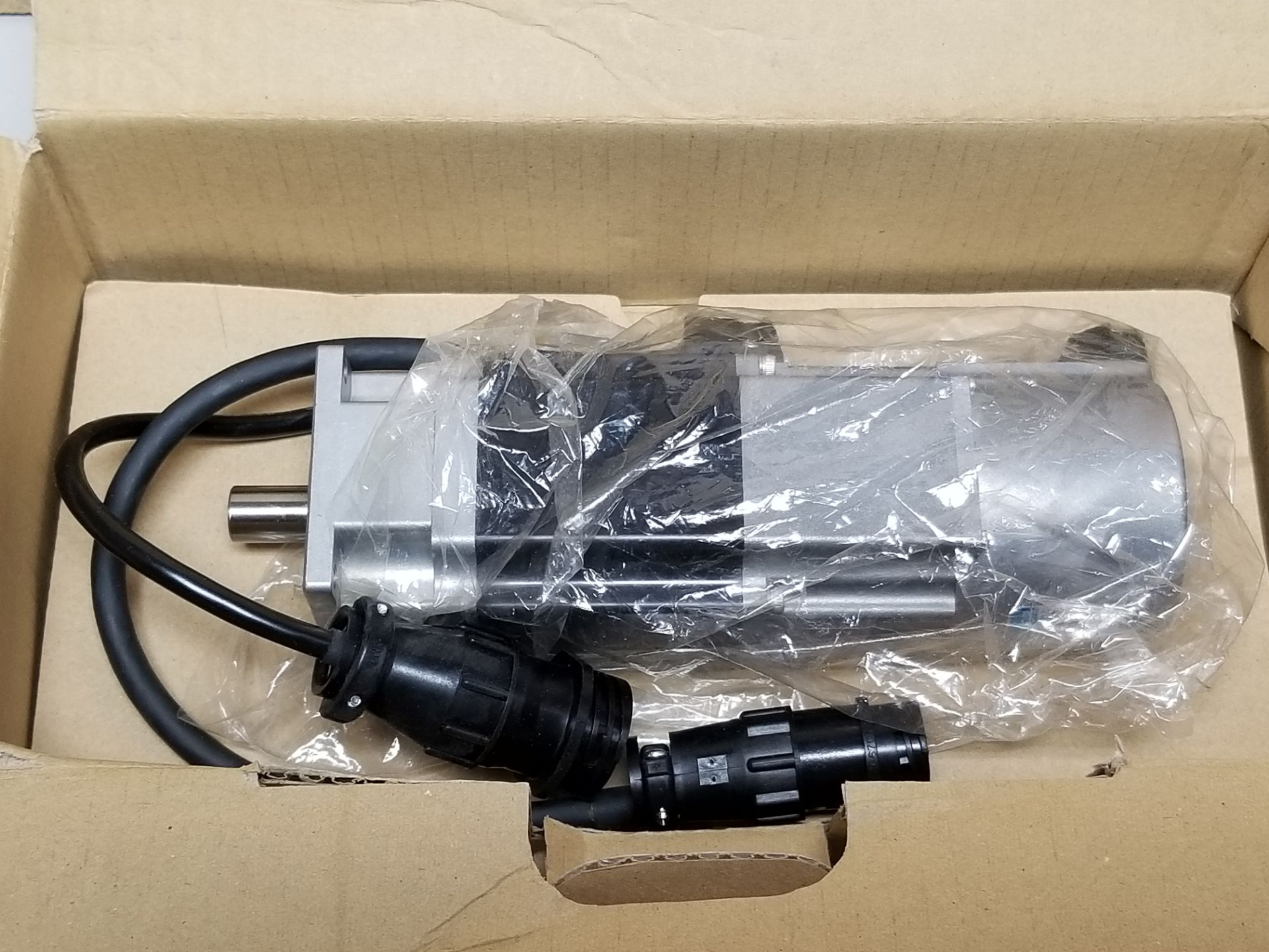 NEW APPLIED MOTION N0400-151-B-000 AC SERVO MOTOR WITH BRAKE - Image 4 of 7