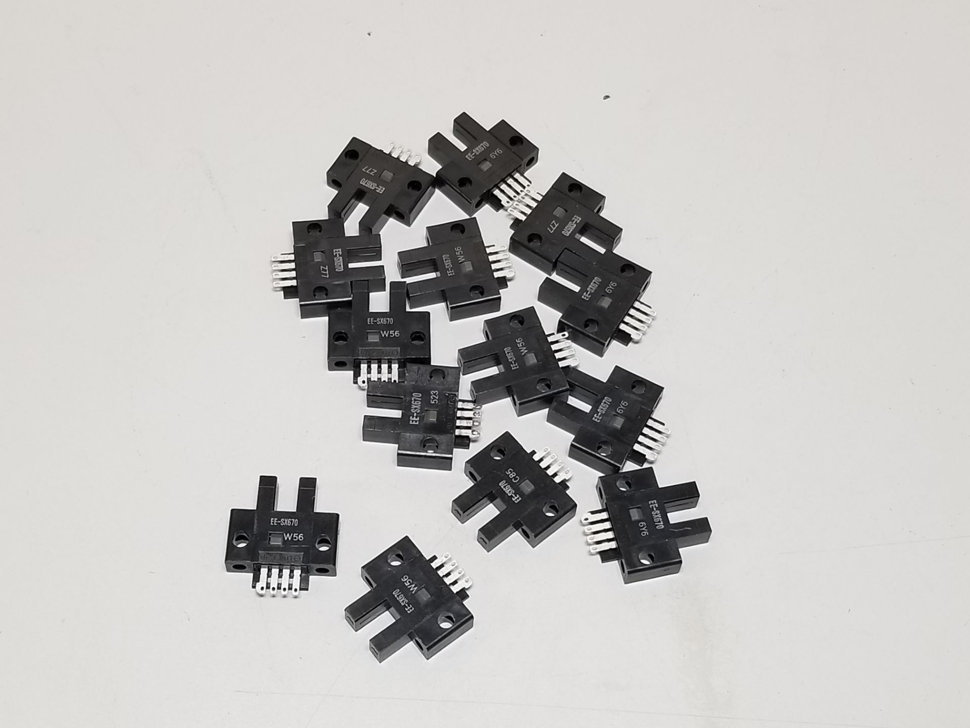 LOT OF NEW OMRON PHOTO SENSORS