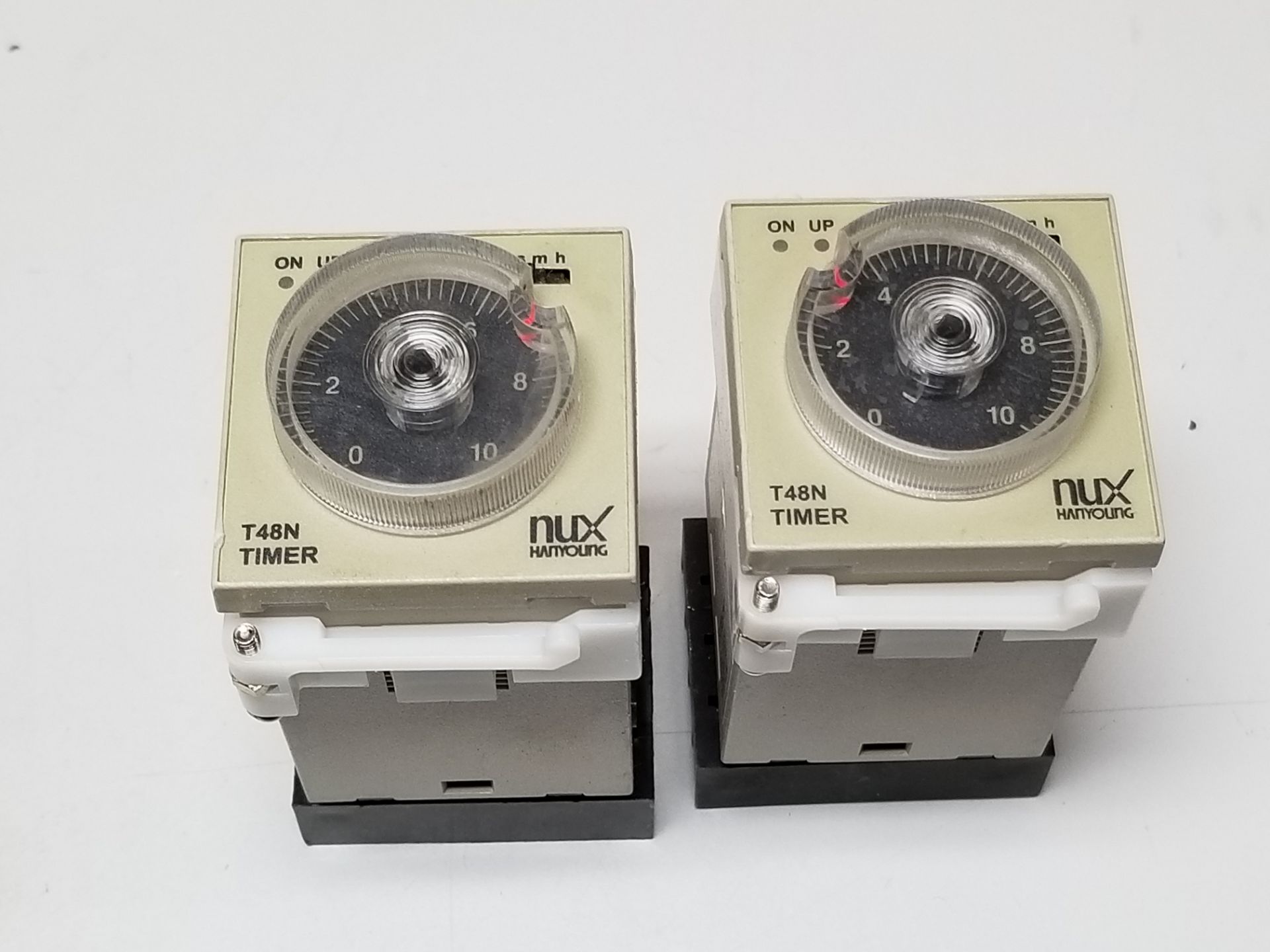 LOT OF HANYOUNG AUTOMATION TIMERS WITH BASES