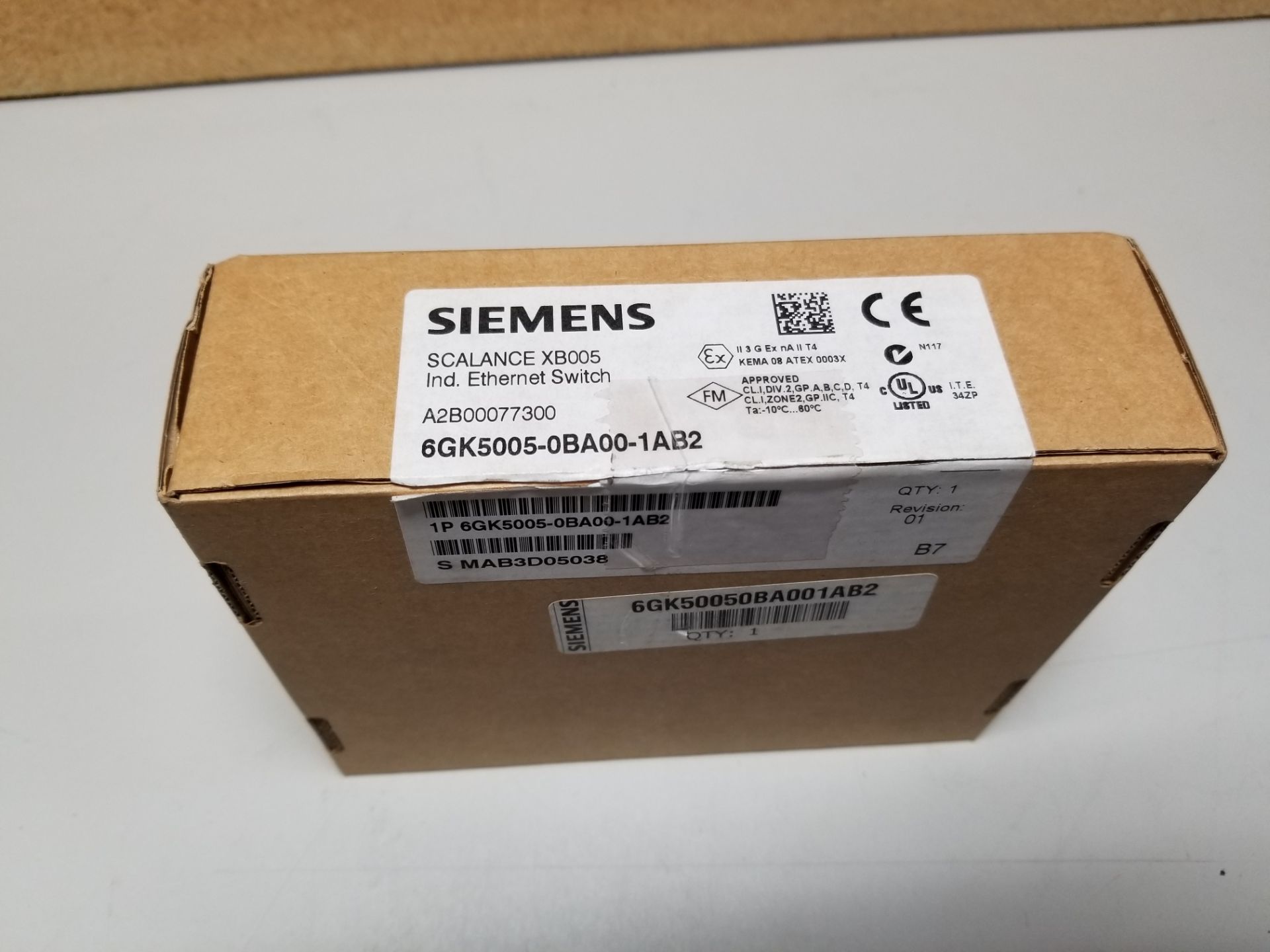 NEW SIEMENS SCALANCE XB005 INDUSTRIAL ETHERNET SWITCH - Image 2 of 5