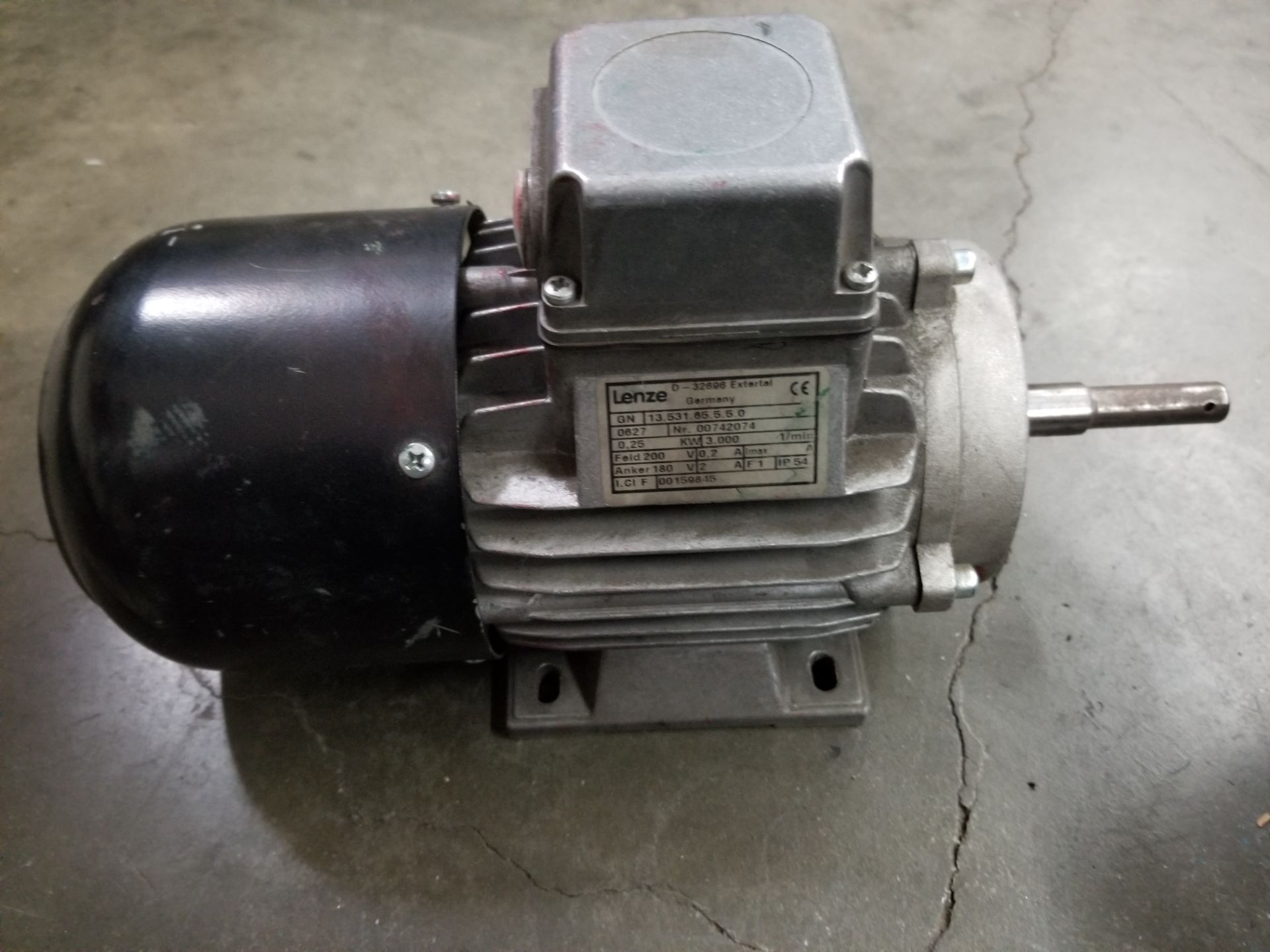 LENZE INDUSTRIAL MOTOR