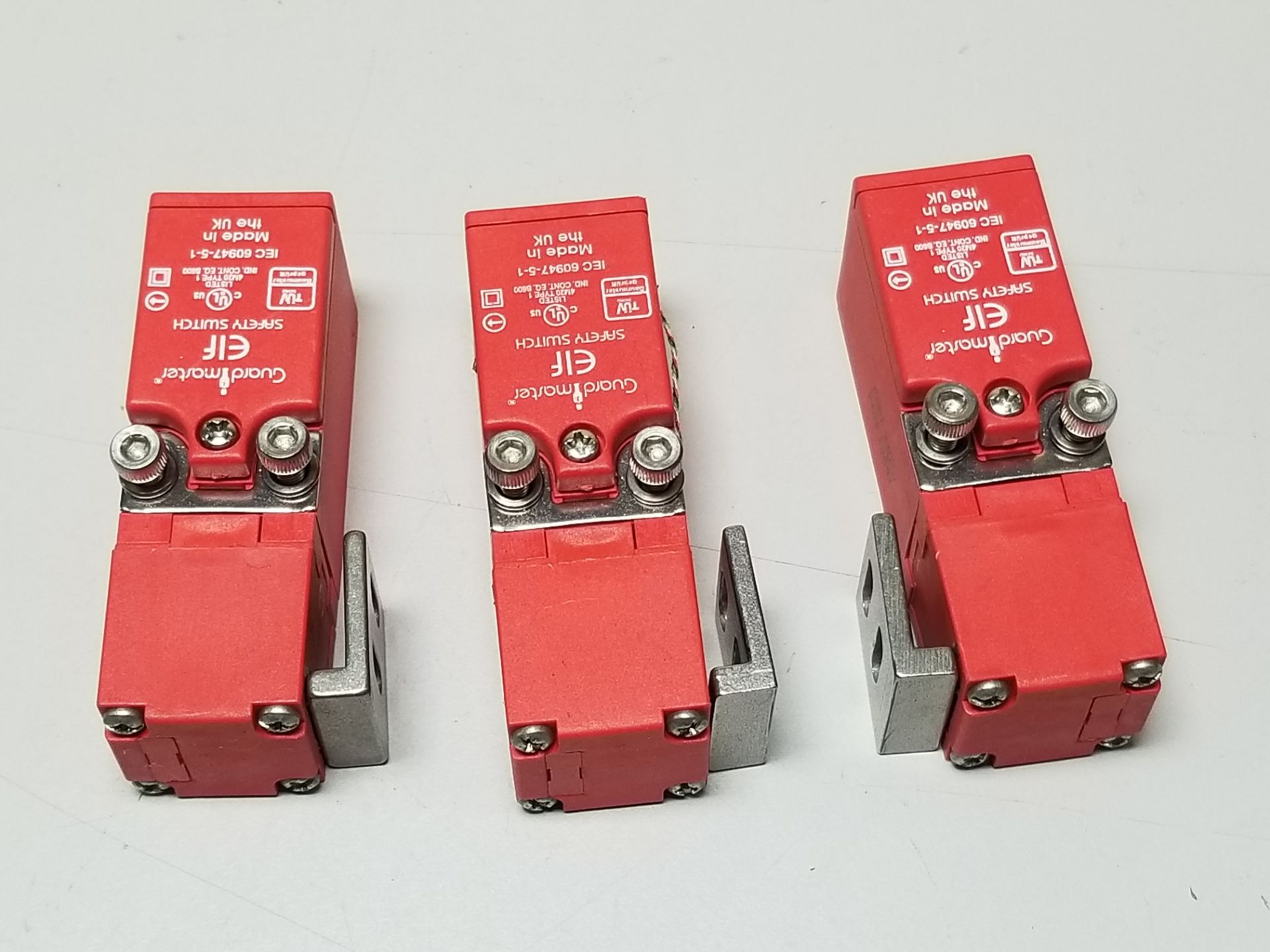 LOT OF ALLEN BRADLEY GUARDMASTER SAFETY SWITCHES WITH ACTUATORS - Image 2 of 3
