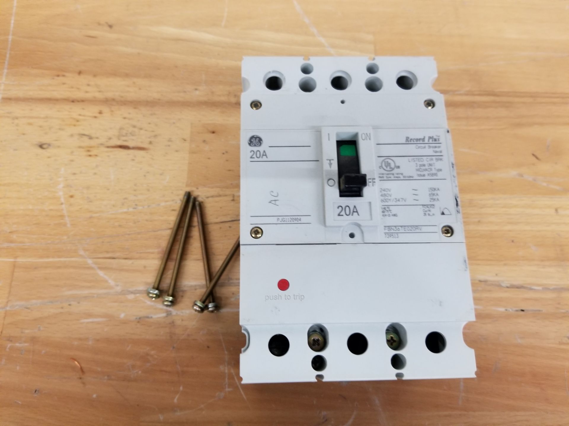 GE RECORD PLUS 20A MOLDED CASE CIRCUIT BREAKER