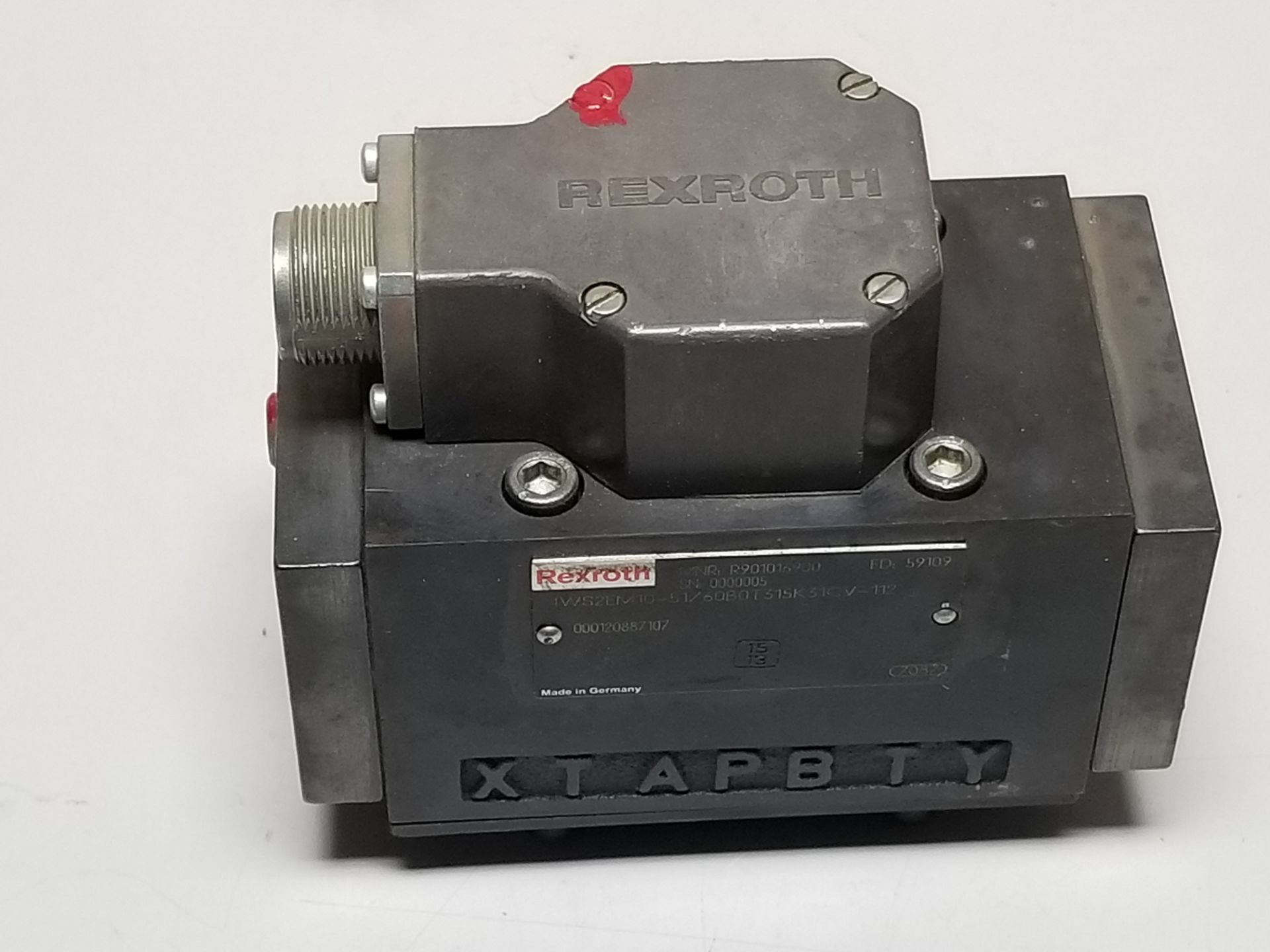 NEW REXROTH SERVO DIRECTIONAL VALVE