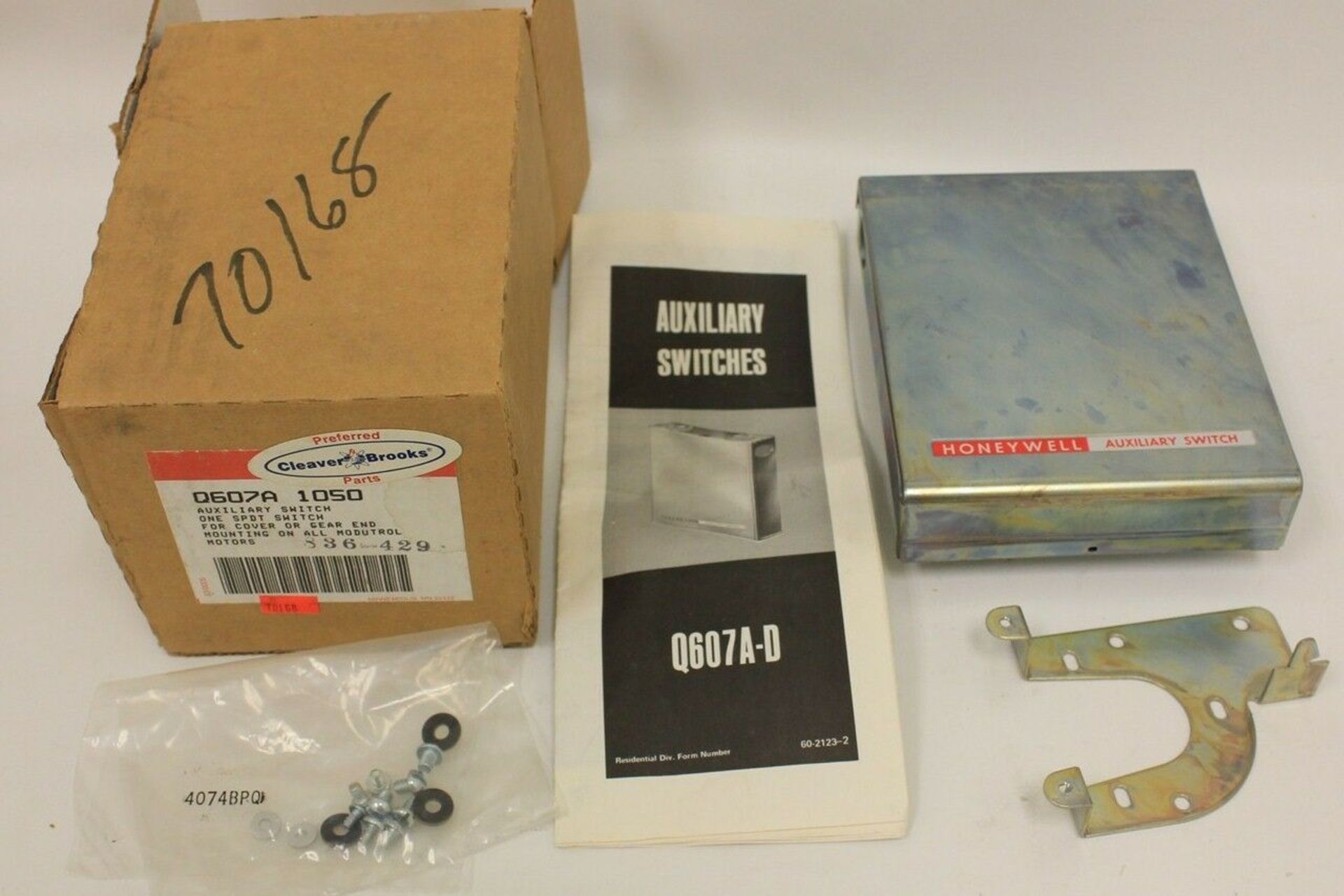 NEW HONEYWELL AUXILLARY SWITCH Q607A-D