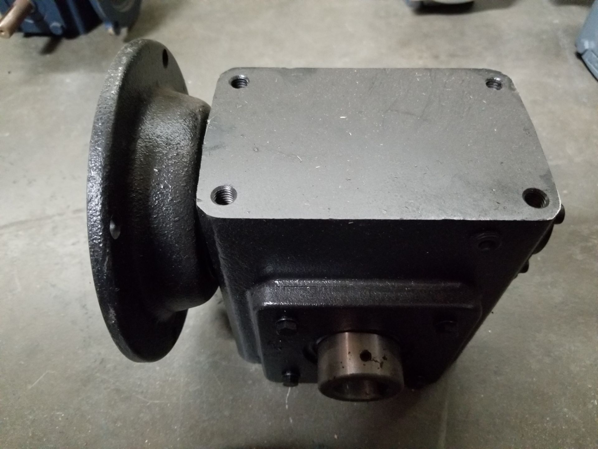 WORLD WIDE RIGHT ANGLE SPEED REDUCER