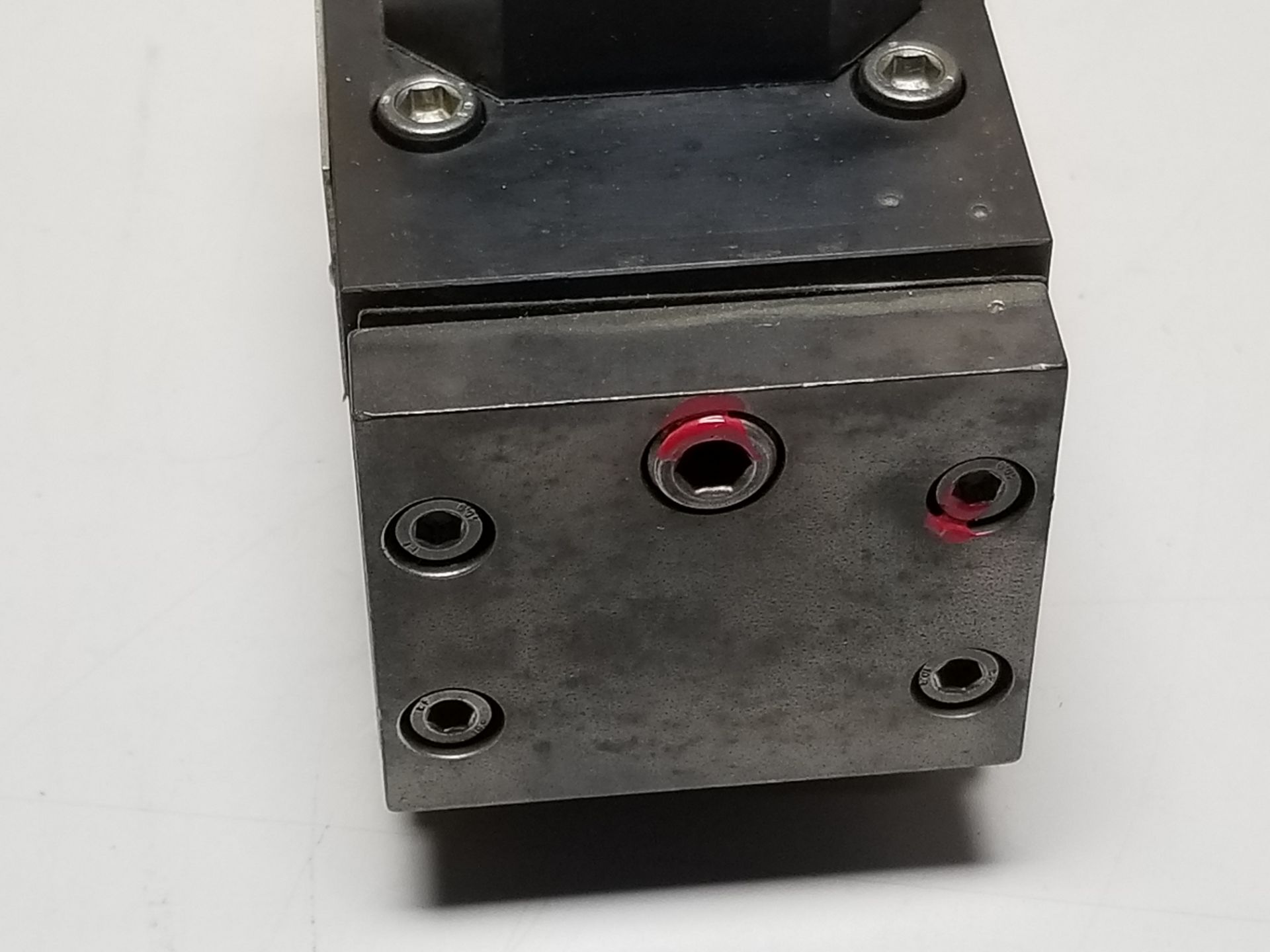 NEW REXROTH SERVO DIRECTIONAL VALVE - Image 4 of 7