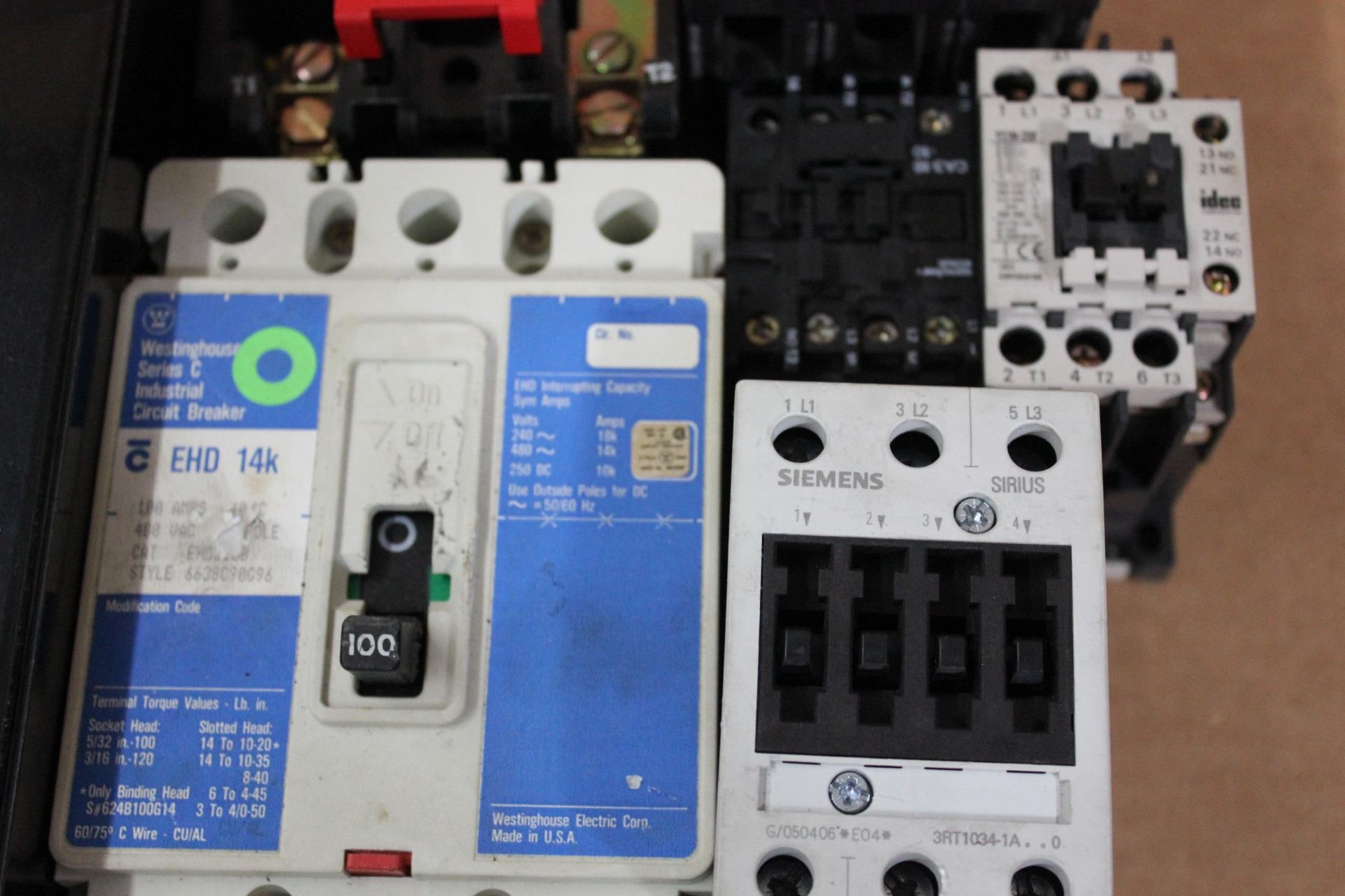 LOT OF INDUSTRIAL CIRCUIT BREAKERS - Image 2 of 3