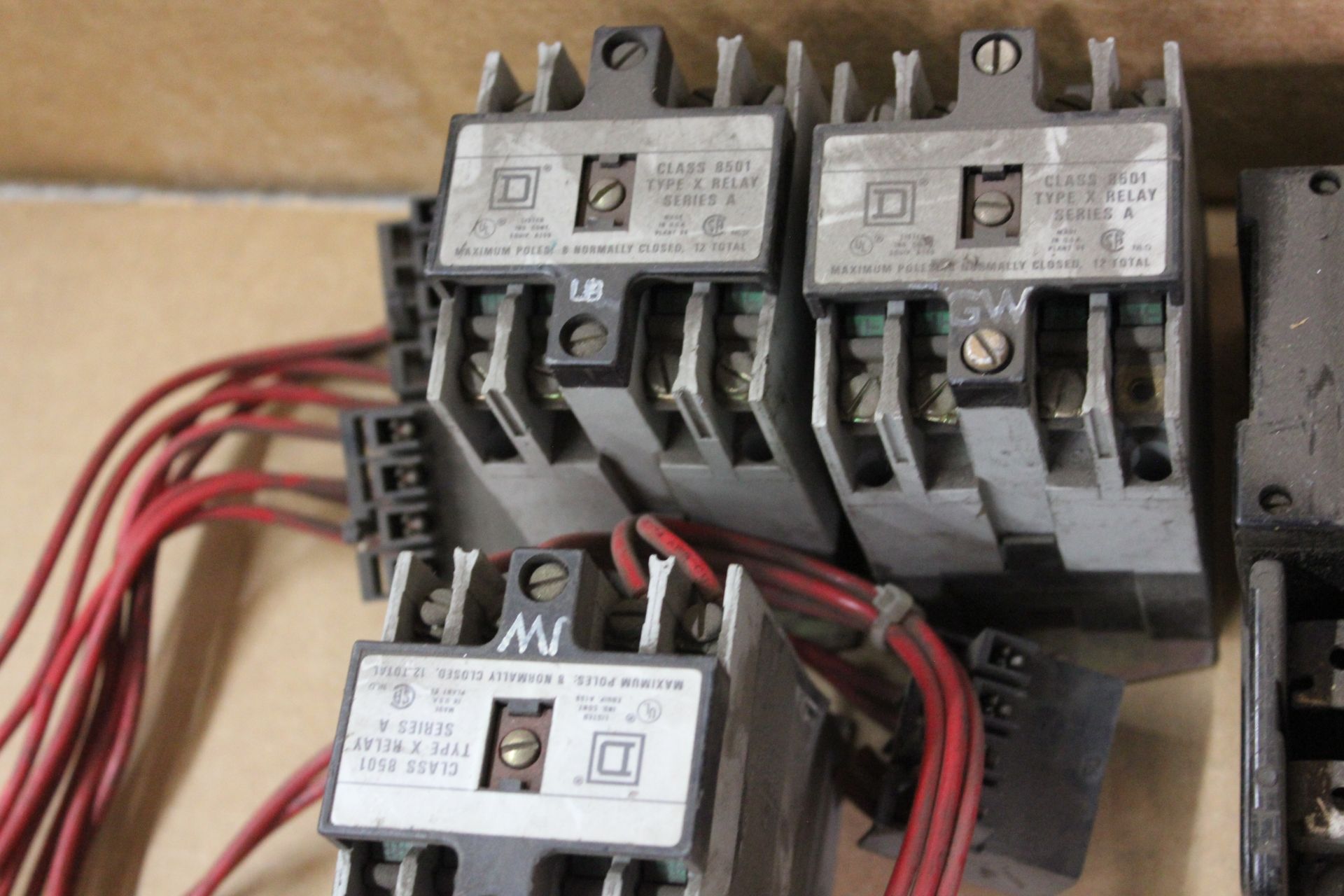 LOT OF CIRCUIT BREAKERS AND PARTS - Image 2 of 5