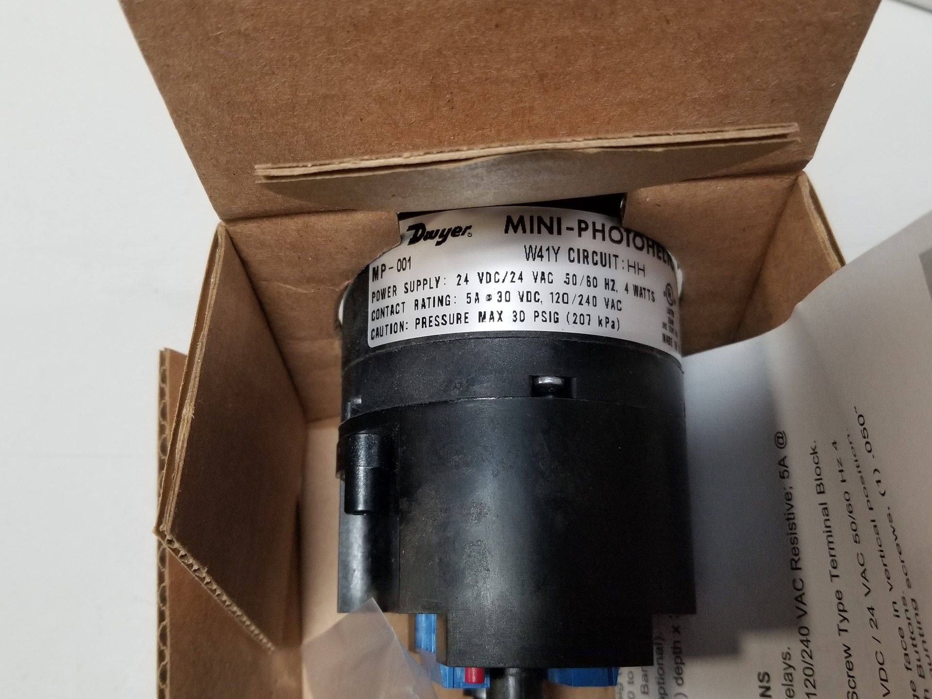 New Dwyer Mini-Photohelic Differential Pressure Switch/Gage - Image 5 of 5