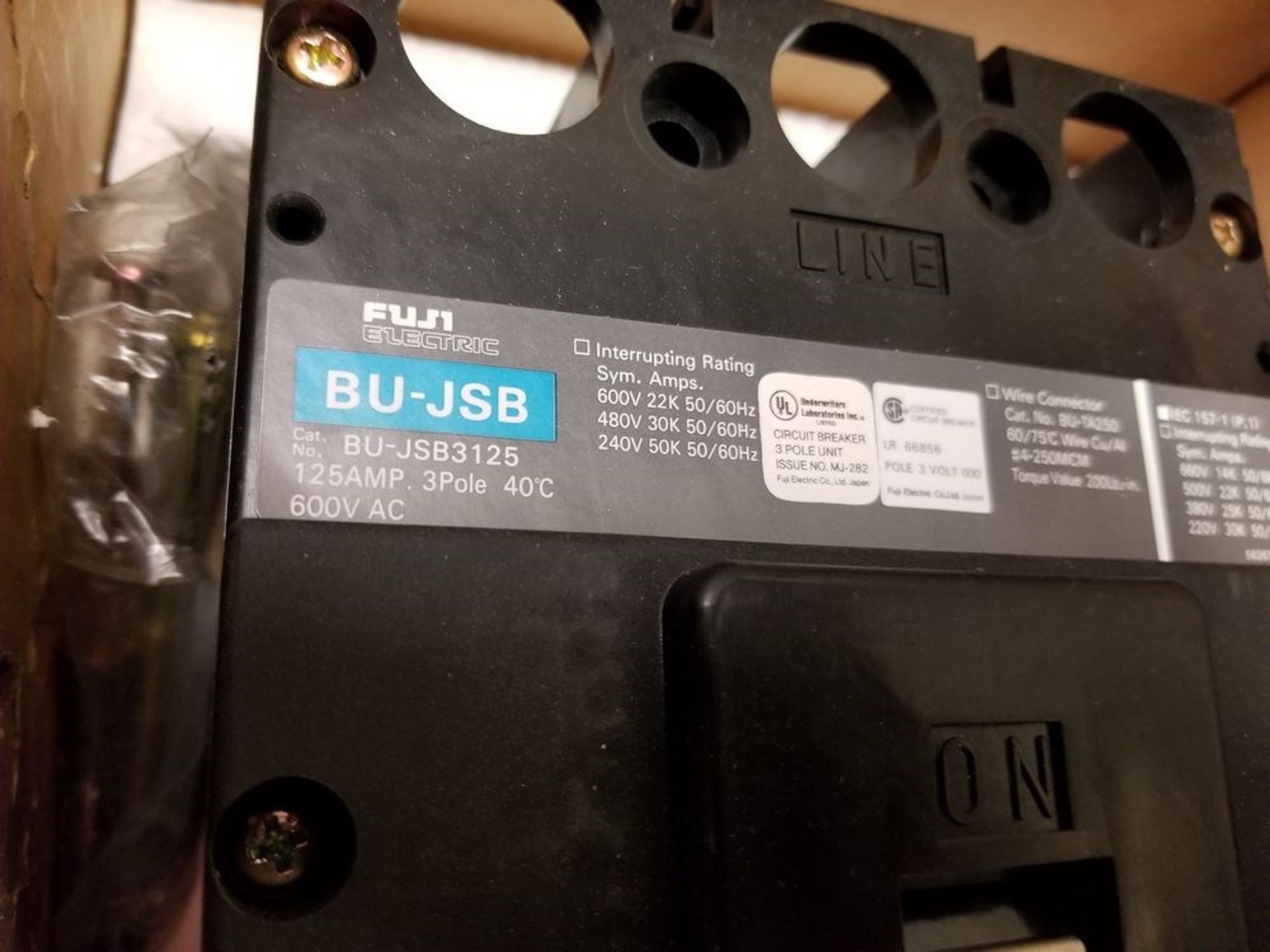 NEW FUJI 125A 600V 3 POLE INDUSTRIAL CIRCUIT BREAKER - Image 5 of 7