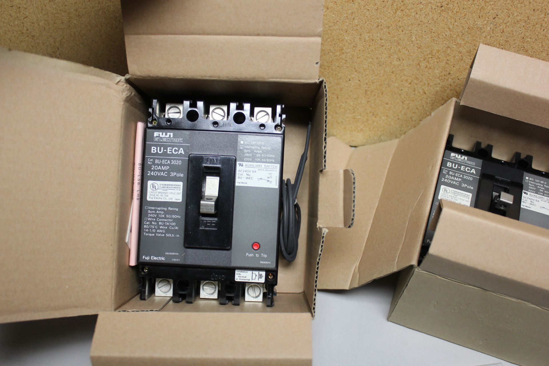 LOT OF NEW FUJI 20A 3 POLE INDUSTRIAL CIRCUIT BREAKER - Image 3 of 5