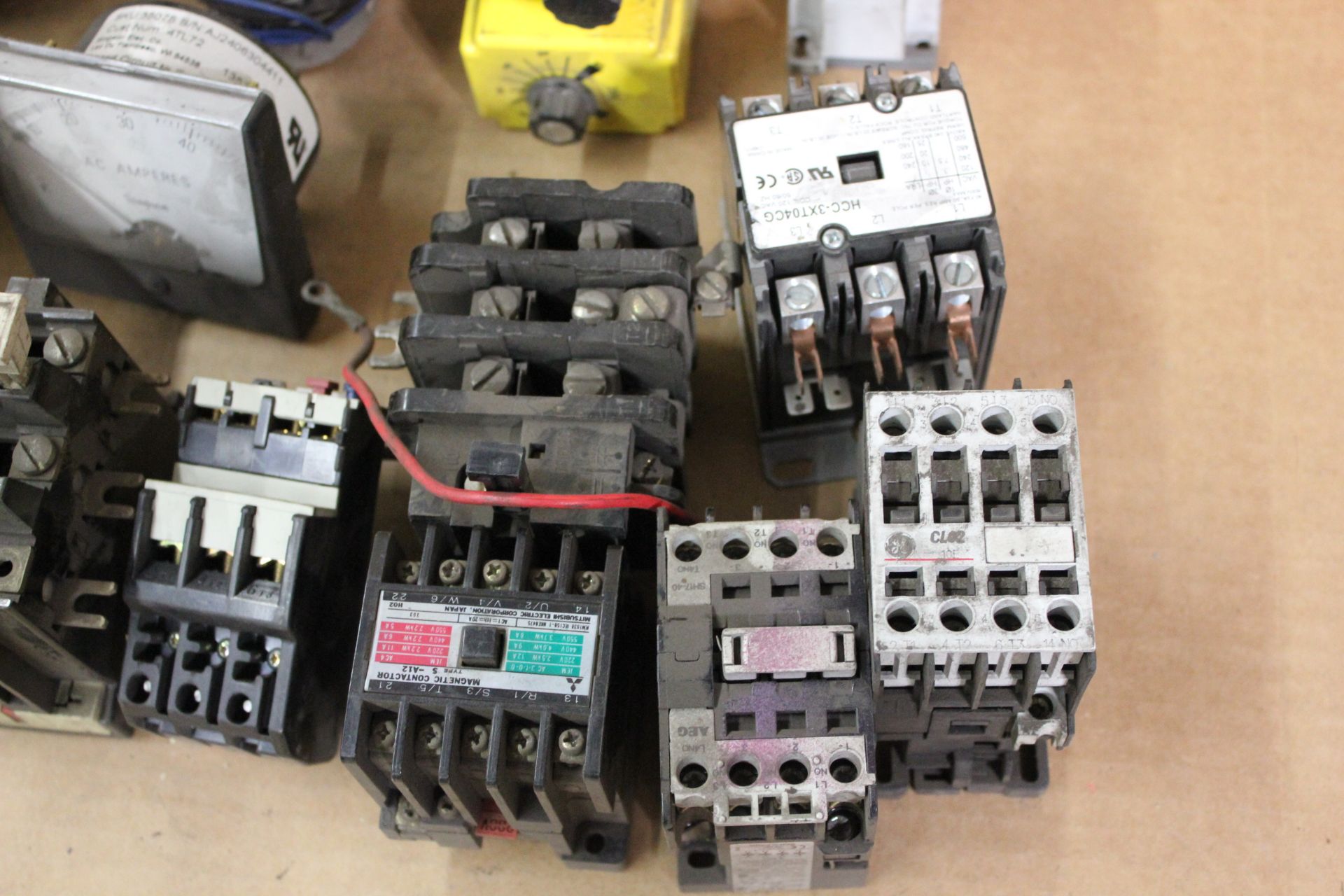 LOT OF CIRCUIT BREAKERS AND PARTS - Image 5 of 5