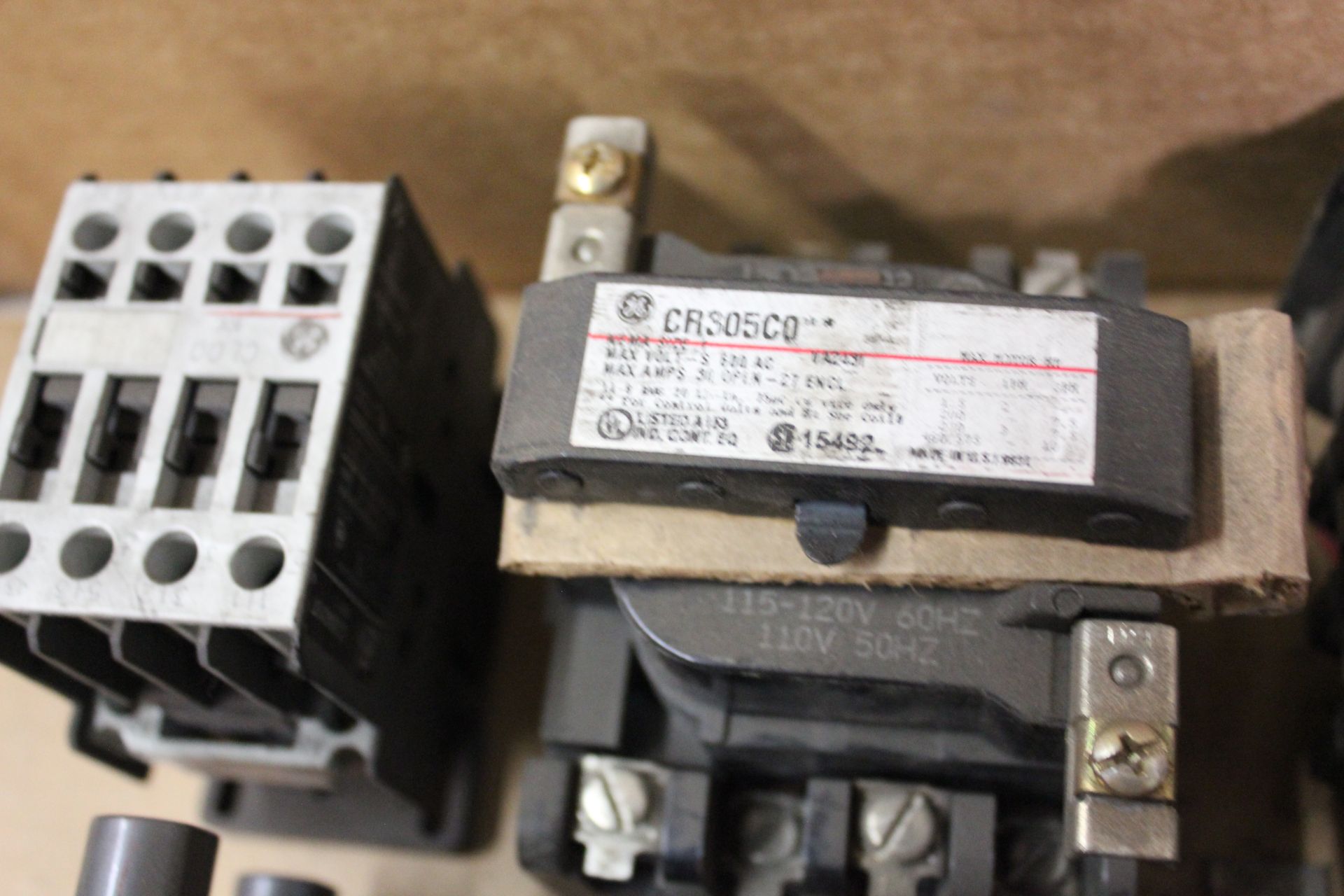 LOT OF CIRCUIT BREAKERS AND PARTS - Image 3 of 7