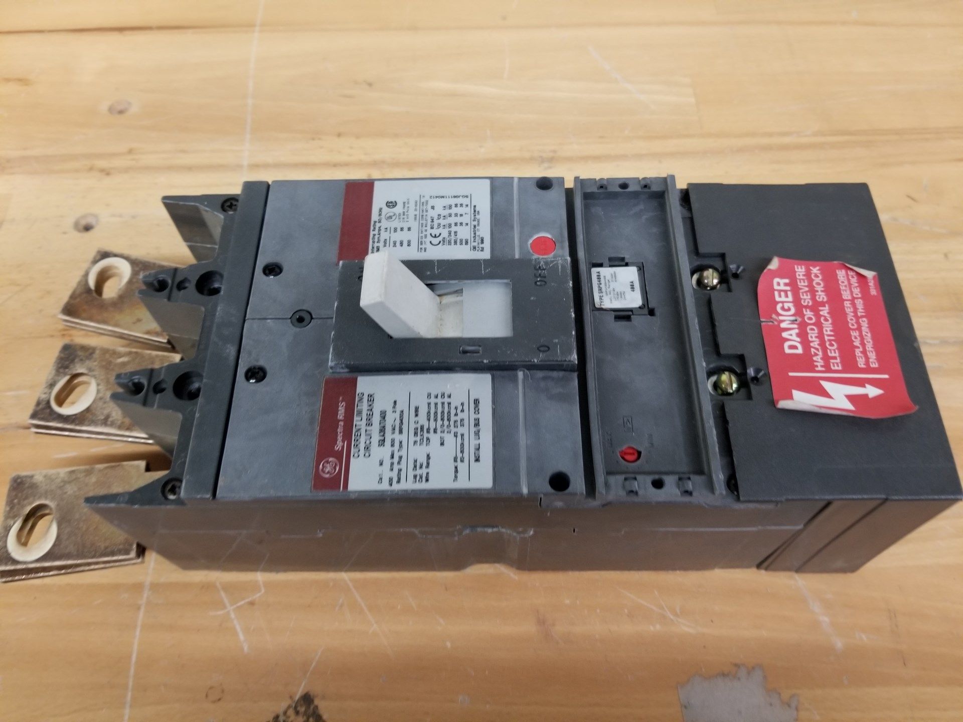 GE SPECTRA RMS 3POLE 400A 600V CIRCUIT BREAKER - Image 3 of 10