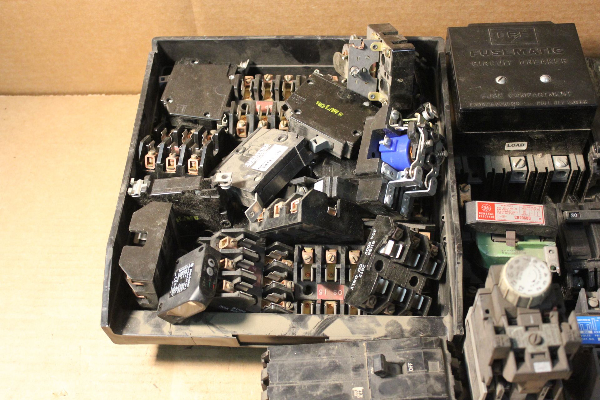 LOT OF MISCELLANEOUS ELECTRICAL PARTS - Image 7 of 7