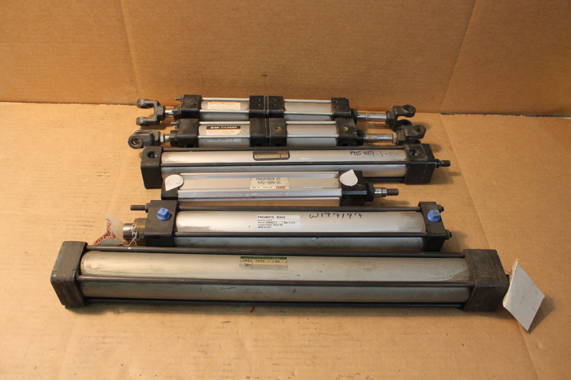 LOT OF 6 PNEUMATIC CYLINDERS