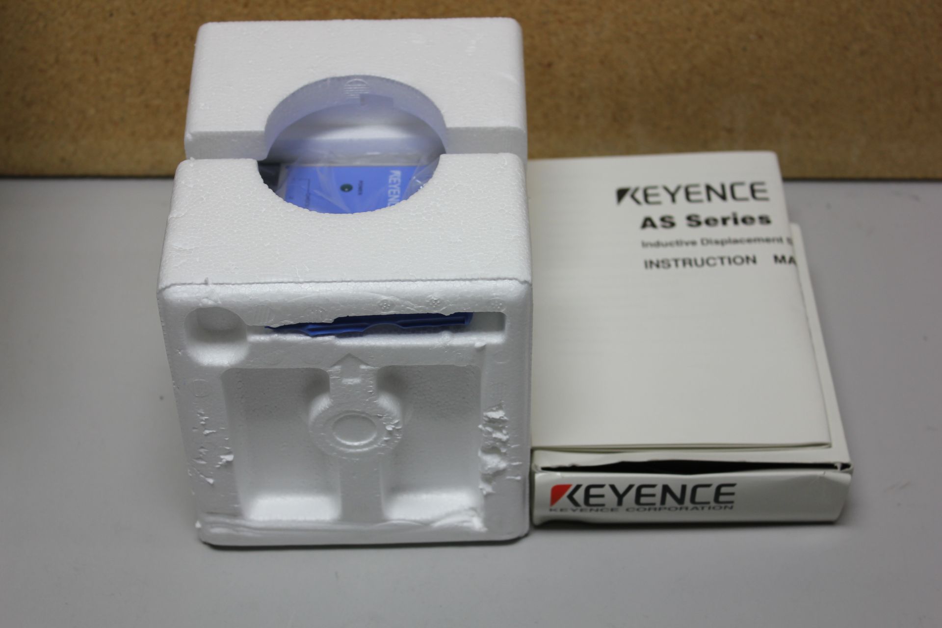 NEW KEYENCE PROXIMITY SENSOR AND AMPLIFIER MODULE - Image 2 of 6