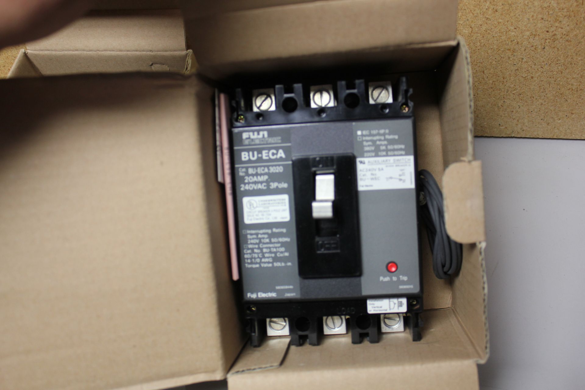 LOT OF NEW FUJI 20A 3 POLE INDUSTRIAL CIRCUIT BREAKER - Image 5 of 5