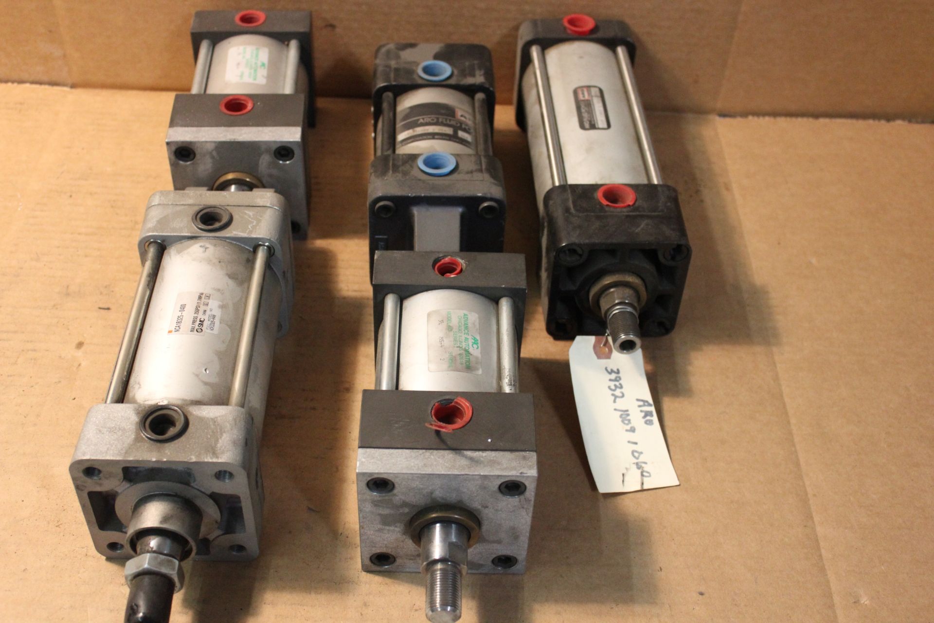 LOT OF 5 PNEUMATIC CYLINDERS