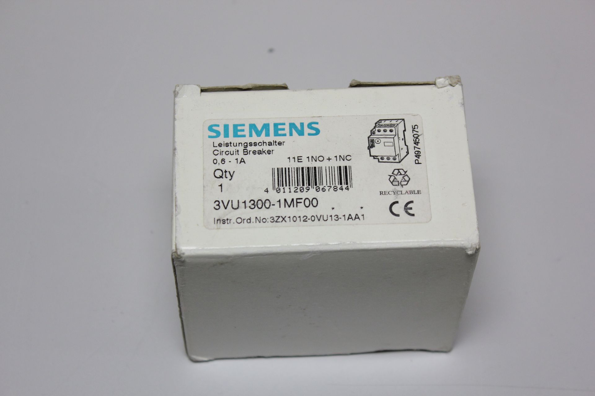 NEW SIEMENS 0.6-1A CIRCUIT BREAKER