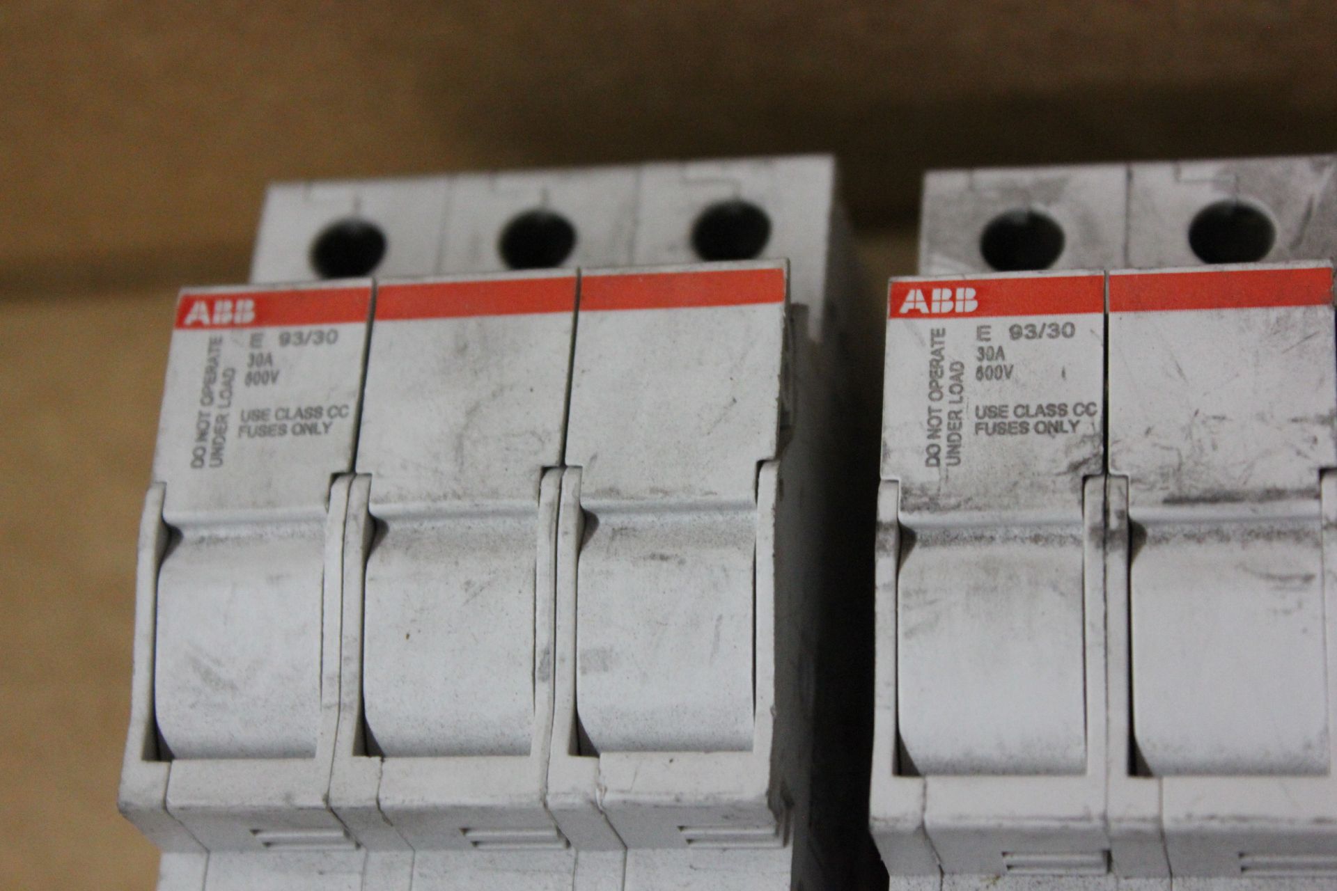 LOT OF CIRCUIT BREAKERS AND PARTS - Image 2 of 5